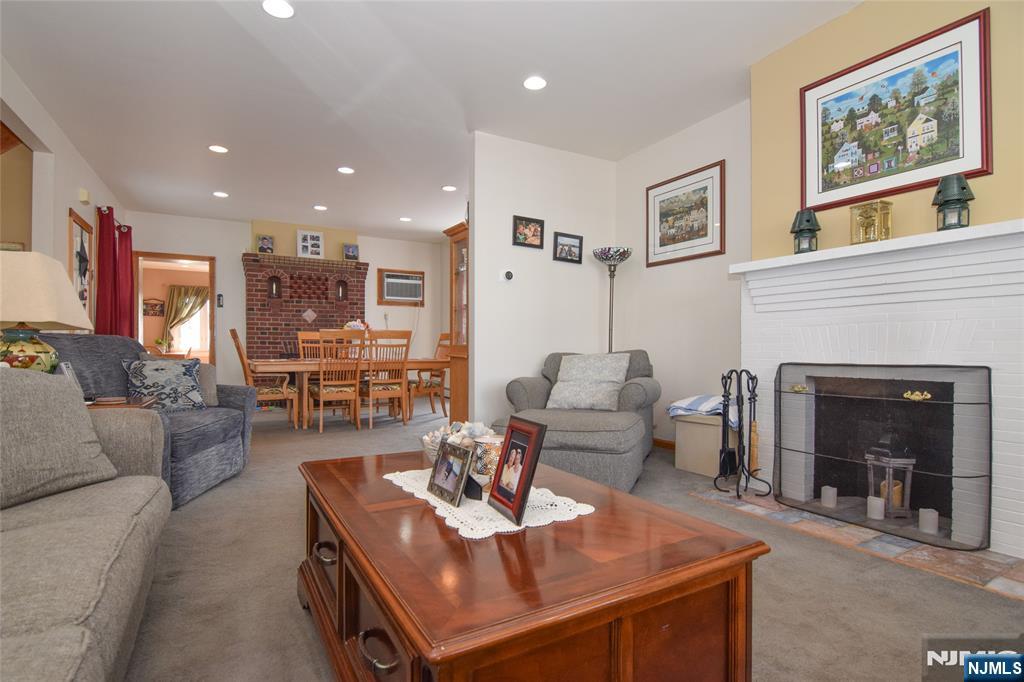 Kearny, New Jersey, 07032, United States, 4 Bedrooms Bedrooms, ,2 BathroomsBathrooms,Residential,For Sale,1928584