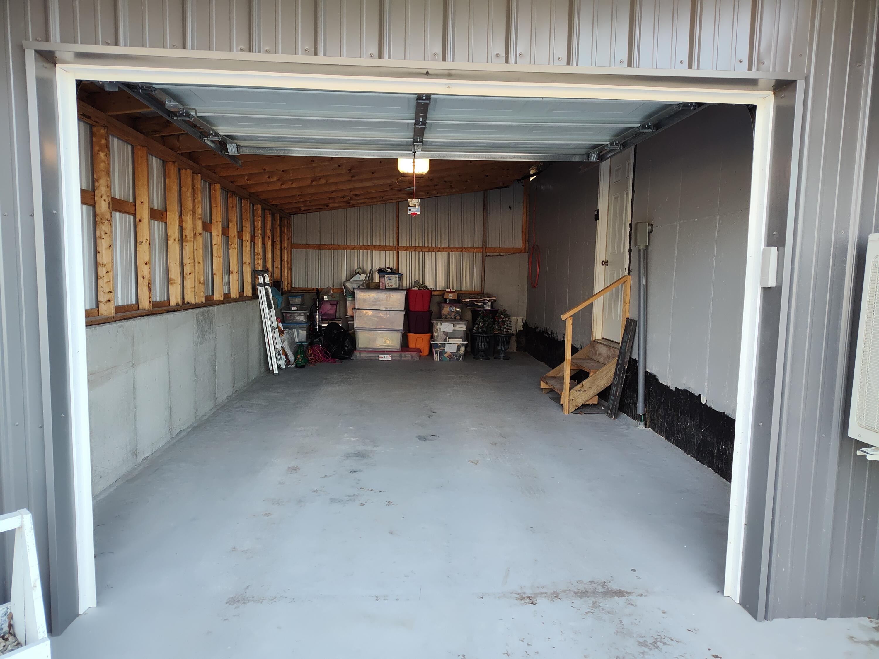 Bolivar, Missouri, 65613, United States, 2 Bedrooms Bedrooms, ,3 BathroomsBathrooms,Residential,For Sale,1975211