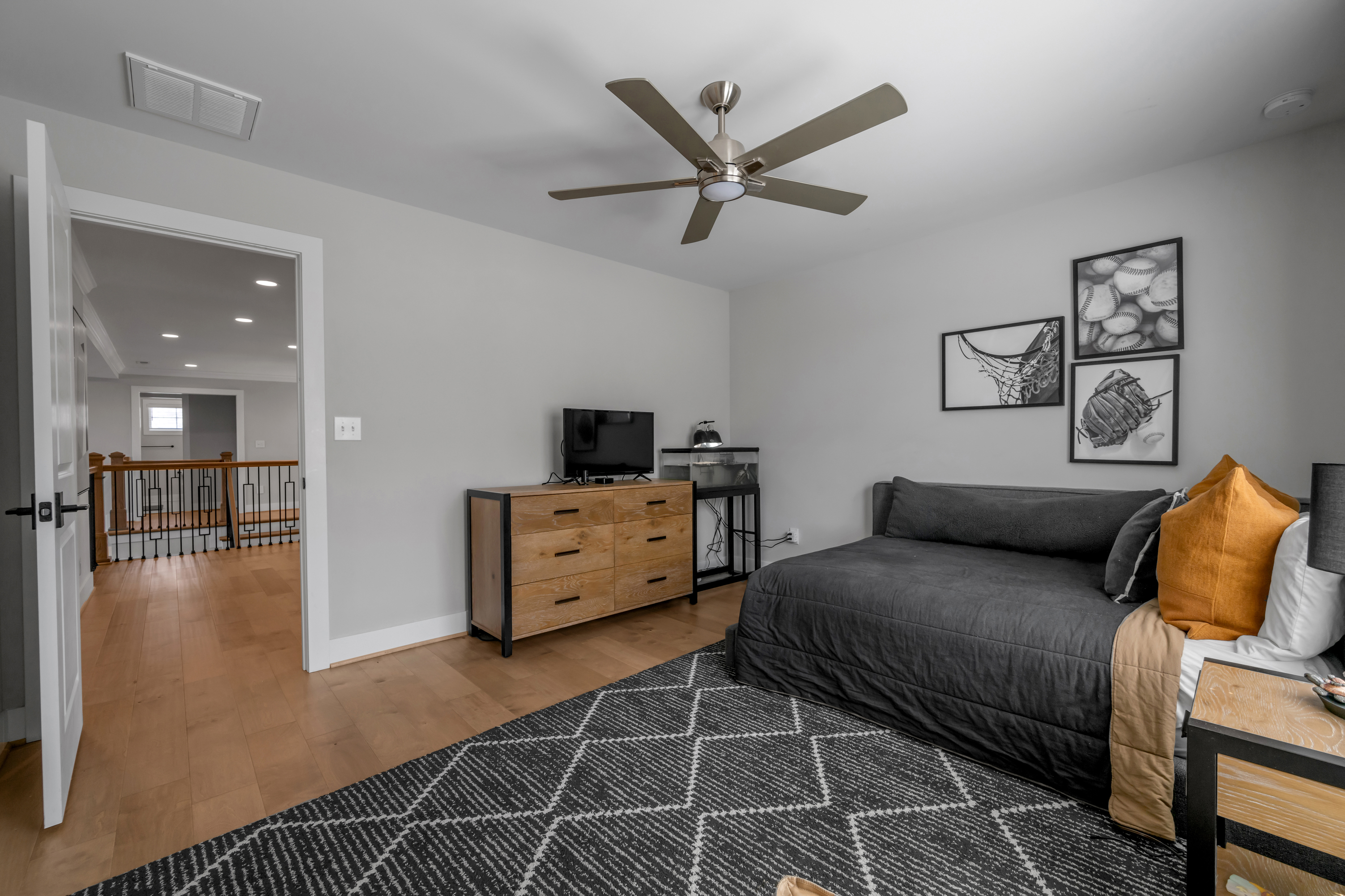  2429 Lorenzo Way - 物件實景