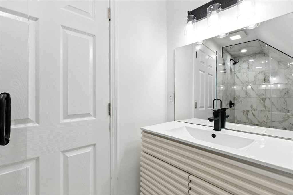 East Bridgewater, Massachusetts, 02333, United States, 3 Bedrooms Bedrooms, ,3 BathroomsBathrooms,Residential,For Sale,1943451