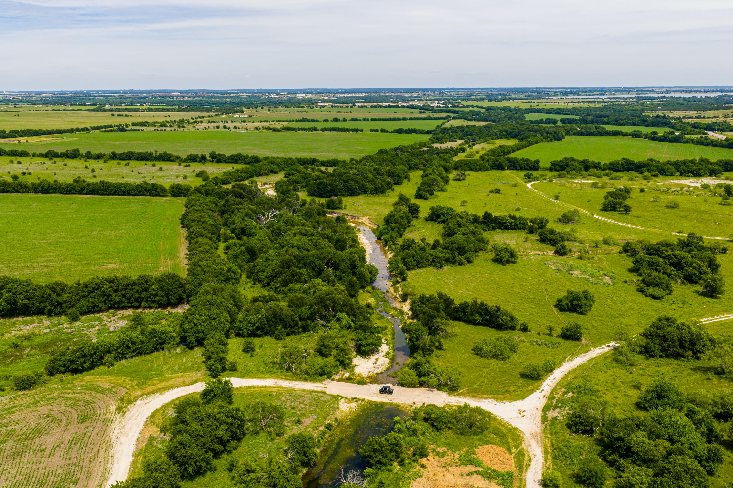  667 Acre Development Property With Two Miles Of Highway Frontage - 物件實景