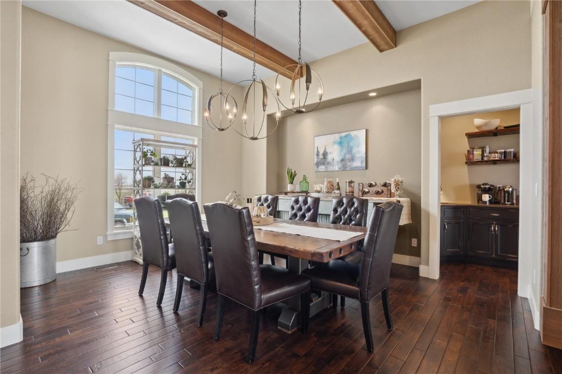 Vinton, Iowa, 52349, United States, 5 Bedrooms Bedrooms, ,6 BathroomsBathrooms,Residential,For Sale,1980405