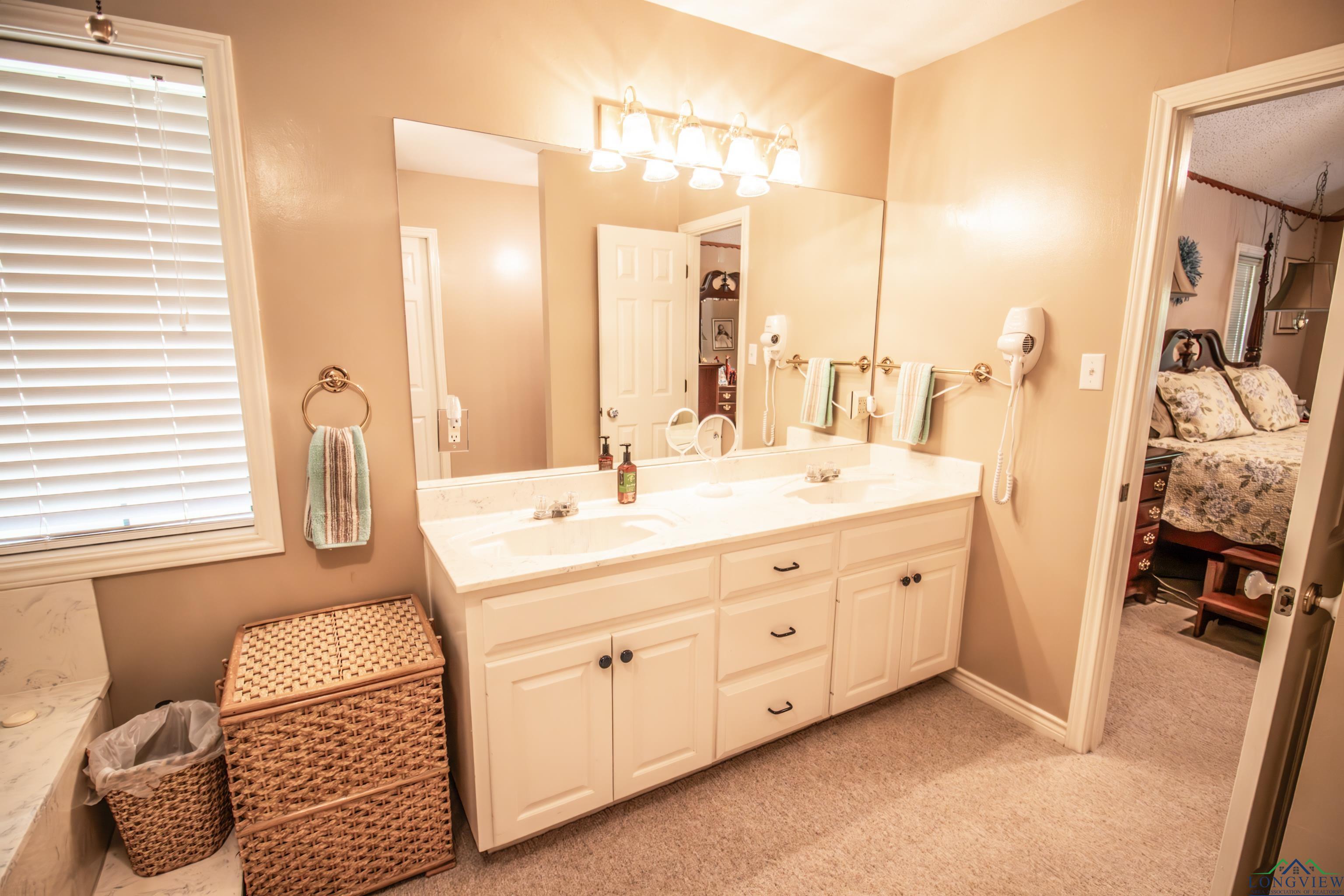 Karnack, Texas, 75661, United States, 4 Bedrooms Bedrooms, ,2 BathroomsBathrooms,Residential,For Sale,1979700