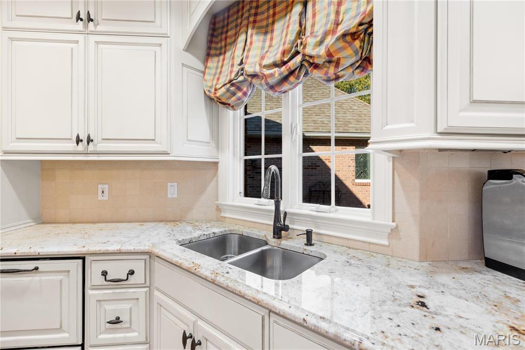 Charleston, Missouri, 63834, United States, 5 Bedrooms Bedrooms, ,4 BathroomsBathrooms,Residential,For Sale,1938215