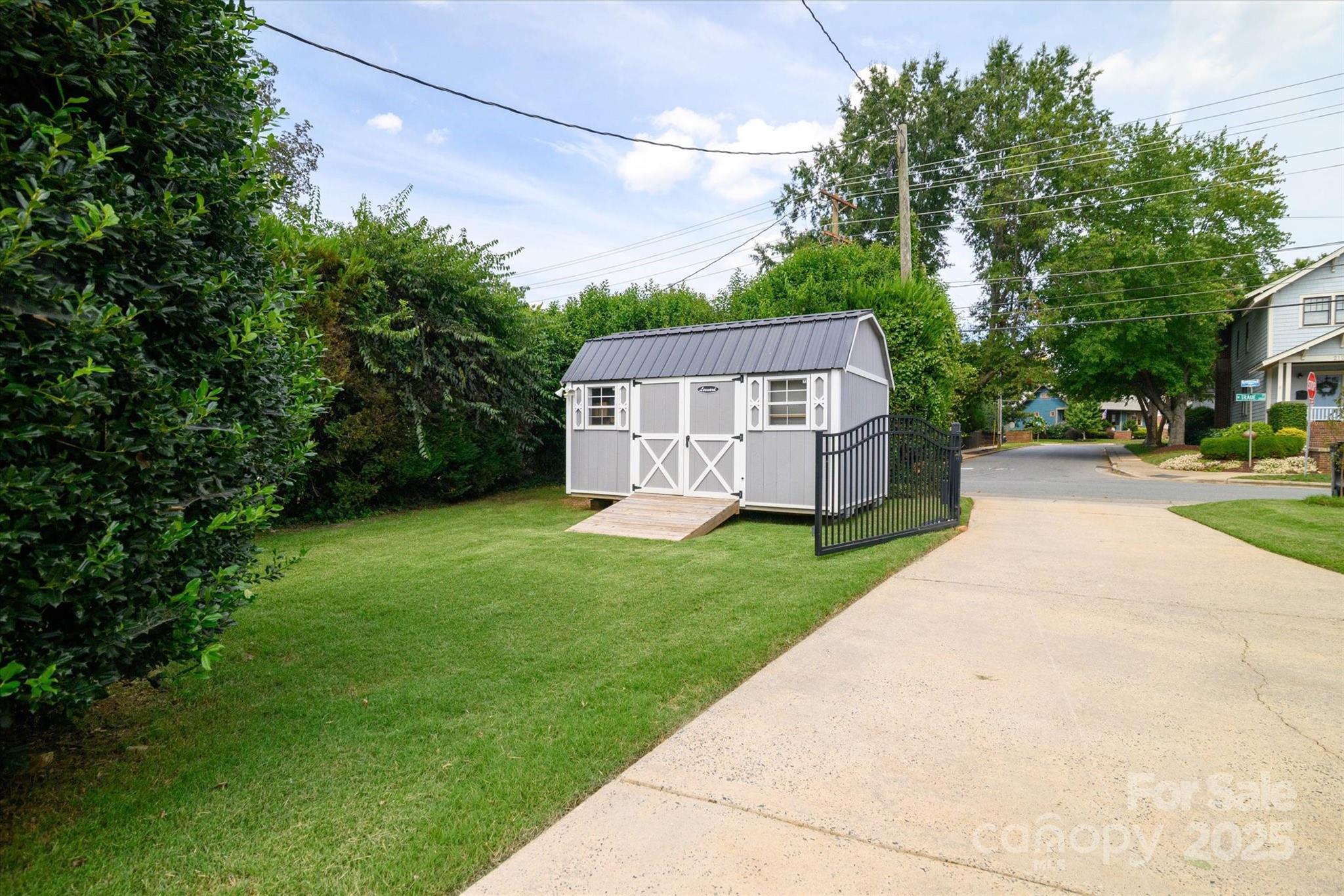 Charlotte, North Carolina, 28208, United States, 3 Bedrooms Bedrooms, ,2 BathroomsBathrooms,Residential,For Sale,1911586