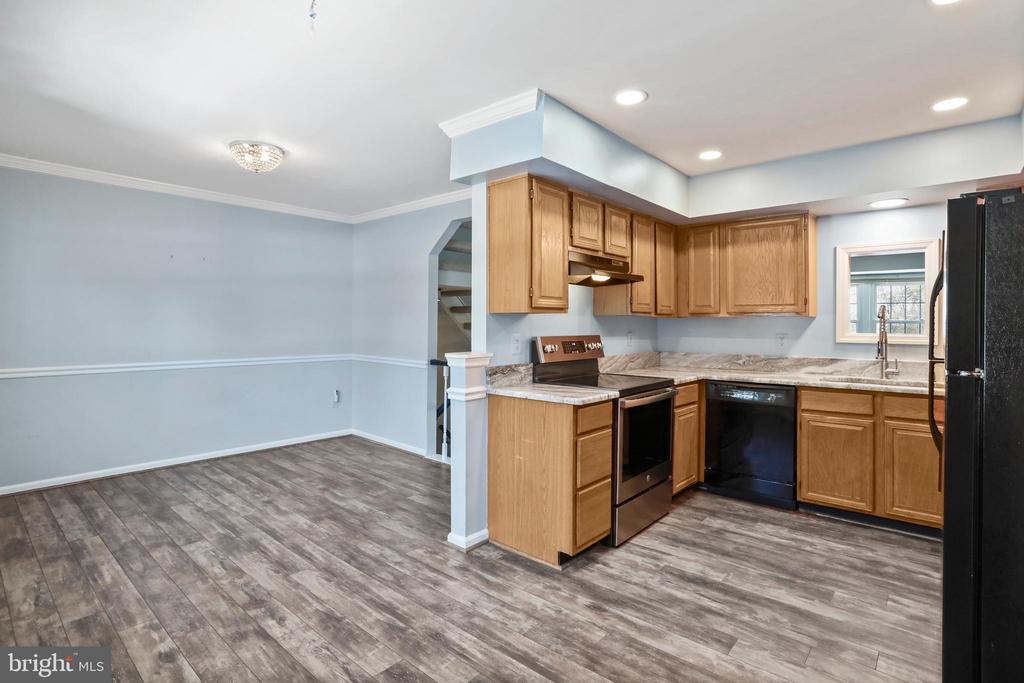 Sterling, Virginia, 20164, United States, 2 Bedrooms Bedrooms, ,3 BathroomsBathrooms,Residential,For Sale,2015095