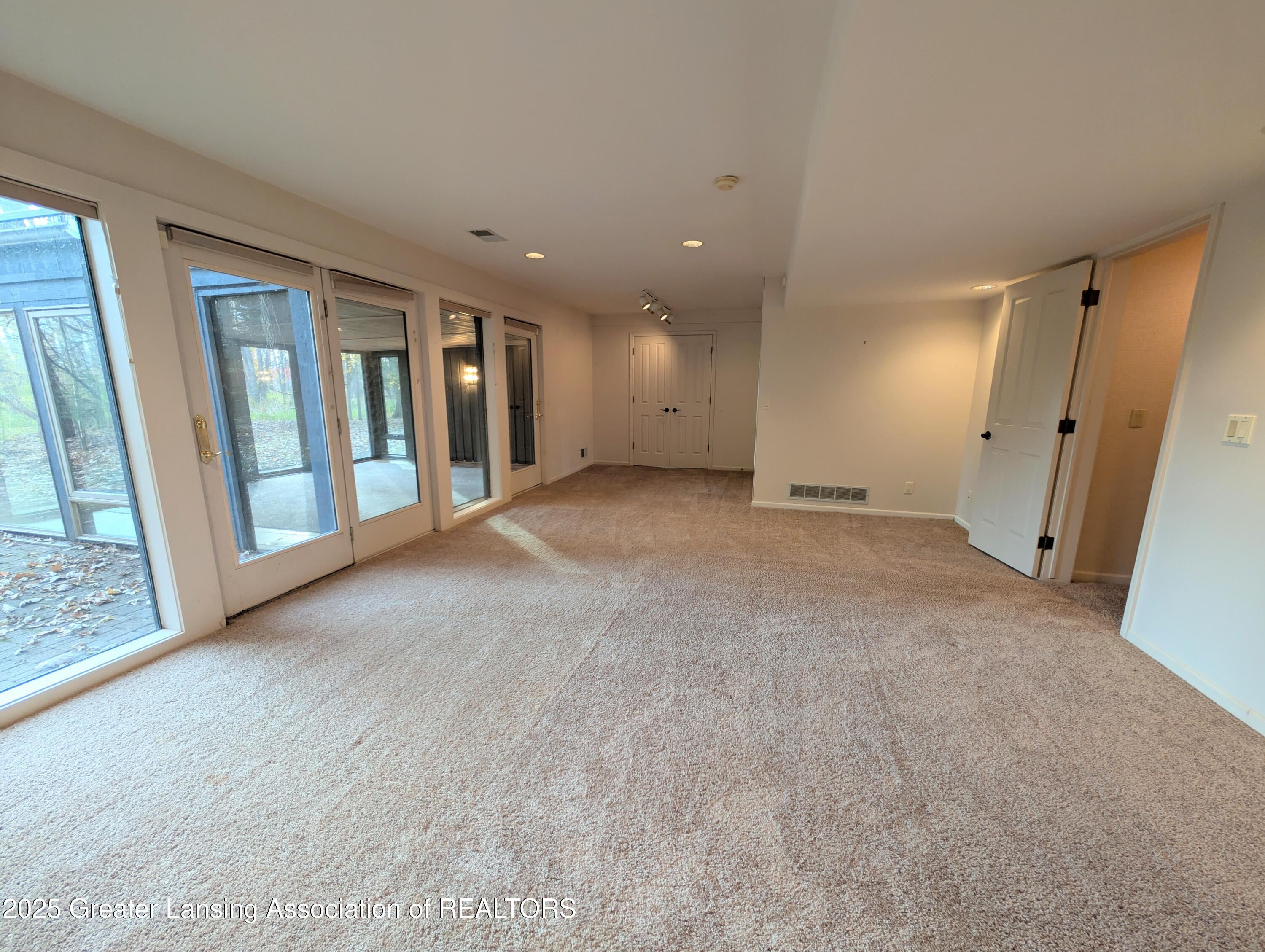 Haslett, Michigan, 48840, United States, 4 Bedrooms Bedrooms, ,4 BathroomsBathrooms,Residential,For Sale,1988994