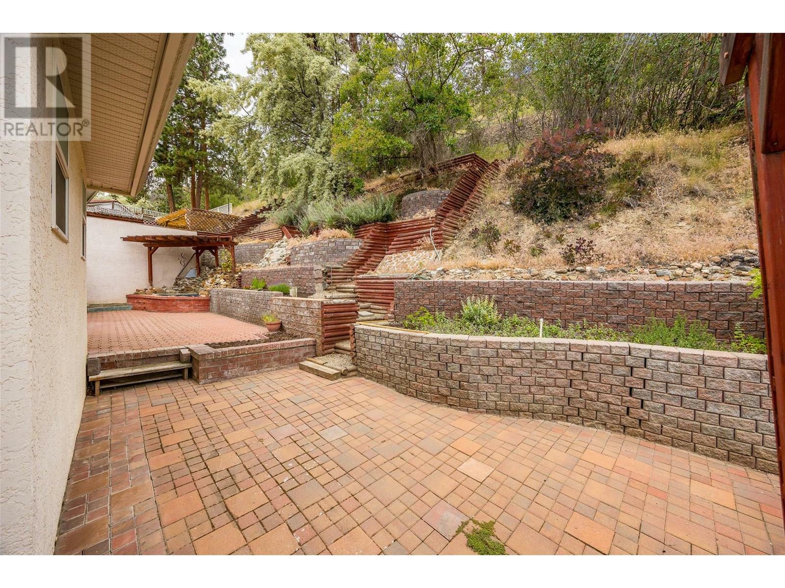 KELOWNA, British Columbia, V1V 1X3, CA, 4 Bedrooms Bedrooms, ,3 BathroomsBathrooms,Residential,For Sale,1876353