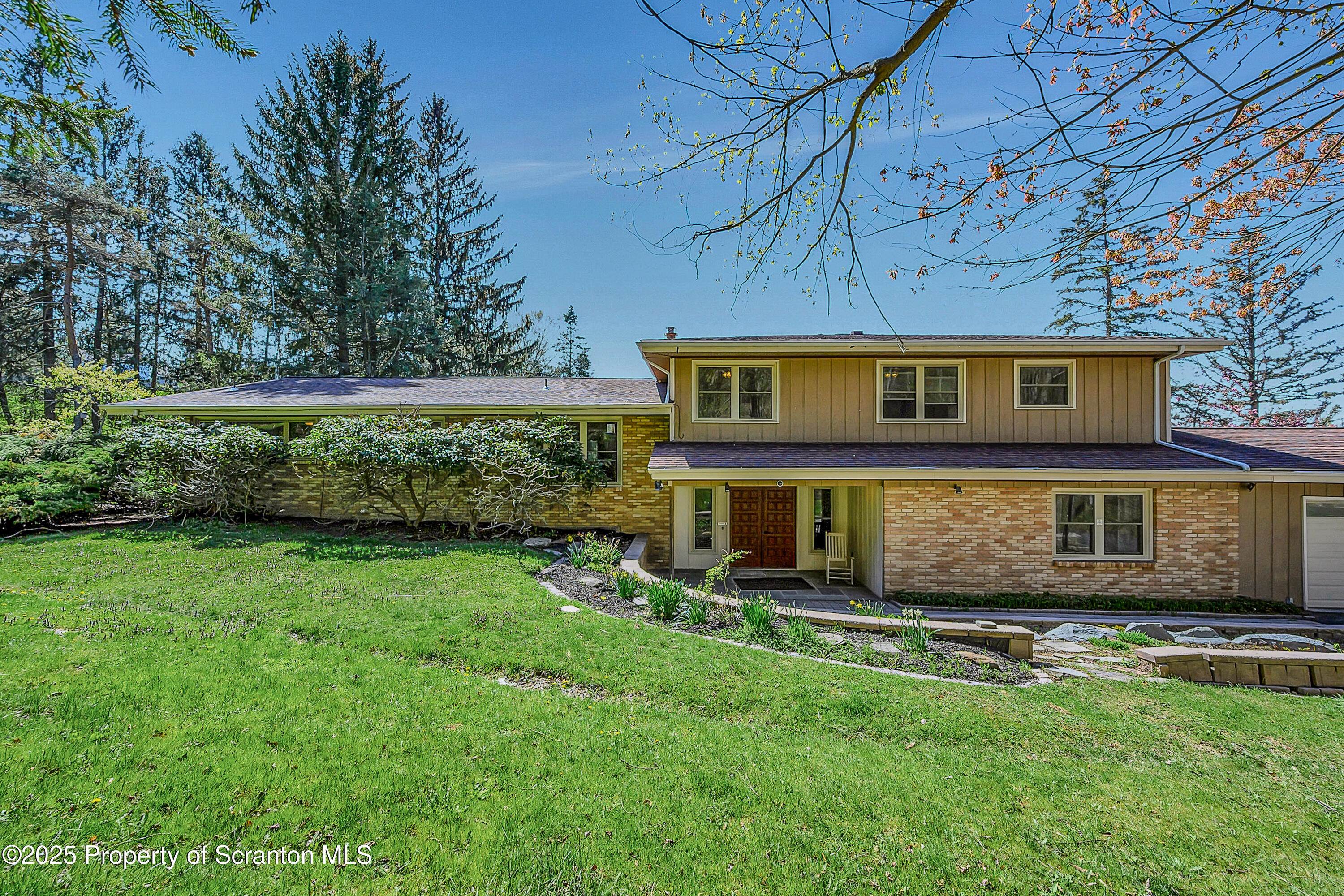 Clarks Summit, Pennsylvania, 18411, United States, 5 Bedrooms Bedrooms, ,4 BathroomsBathrooms,Residential,For Sale,1971485