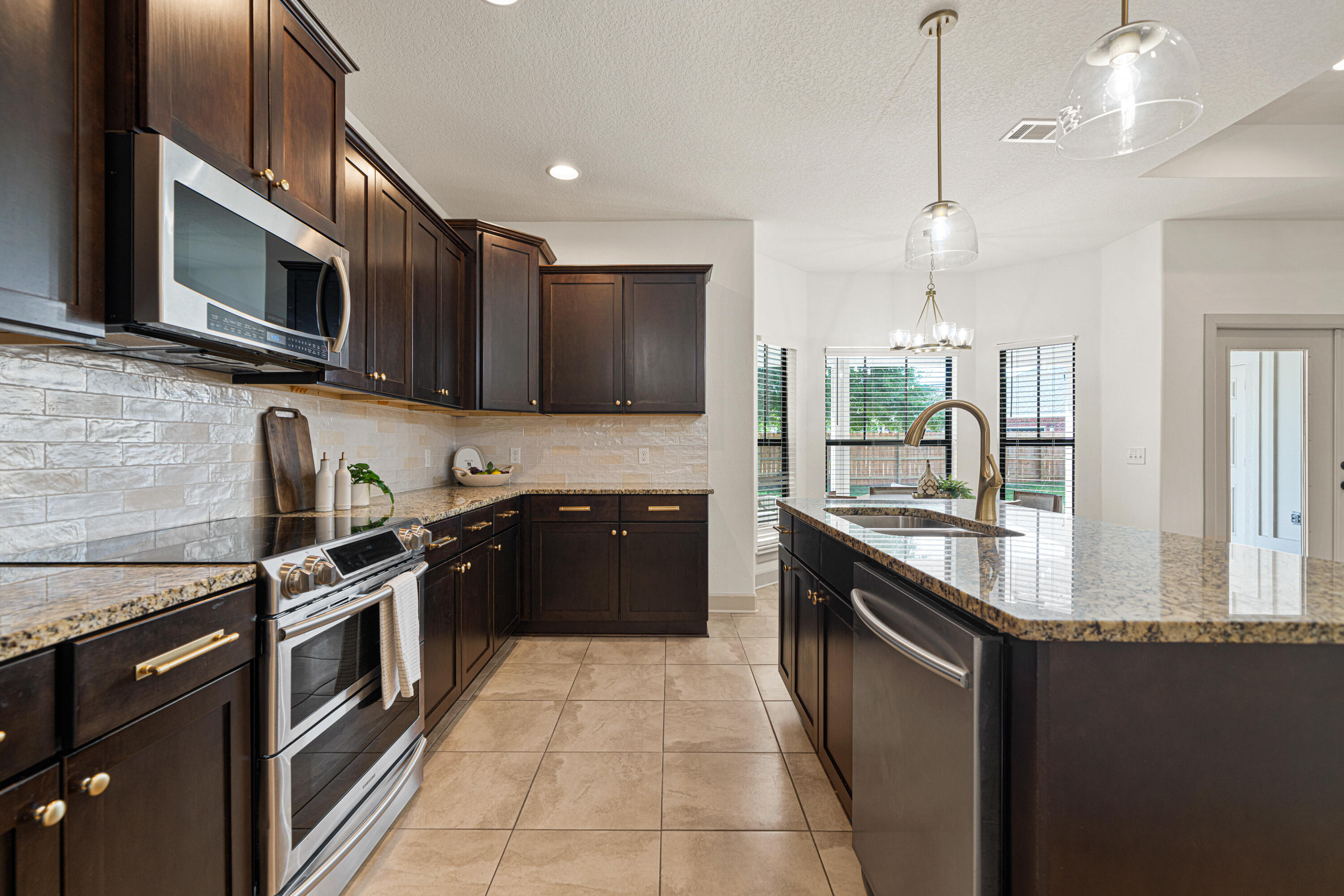 Crestview, Florida, 32536, United States, 5 Bedrooms Bedrooms, ,5 BathroomsBathrooms,Residential,For Sale,1906296