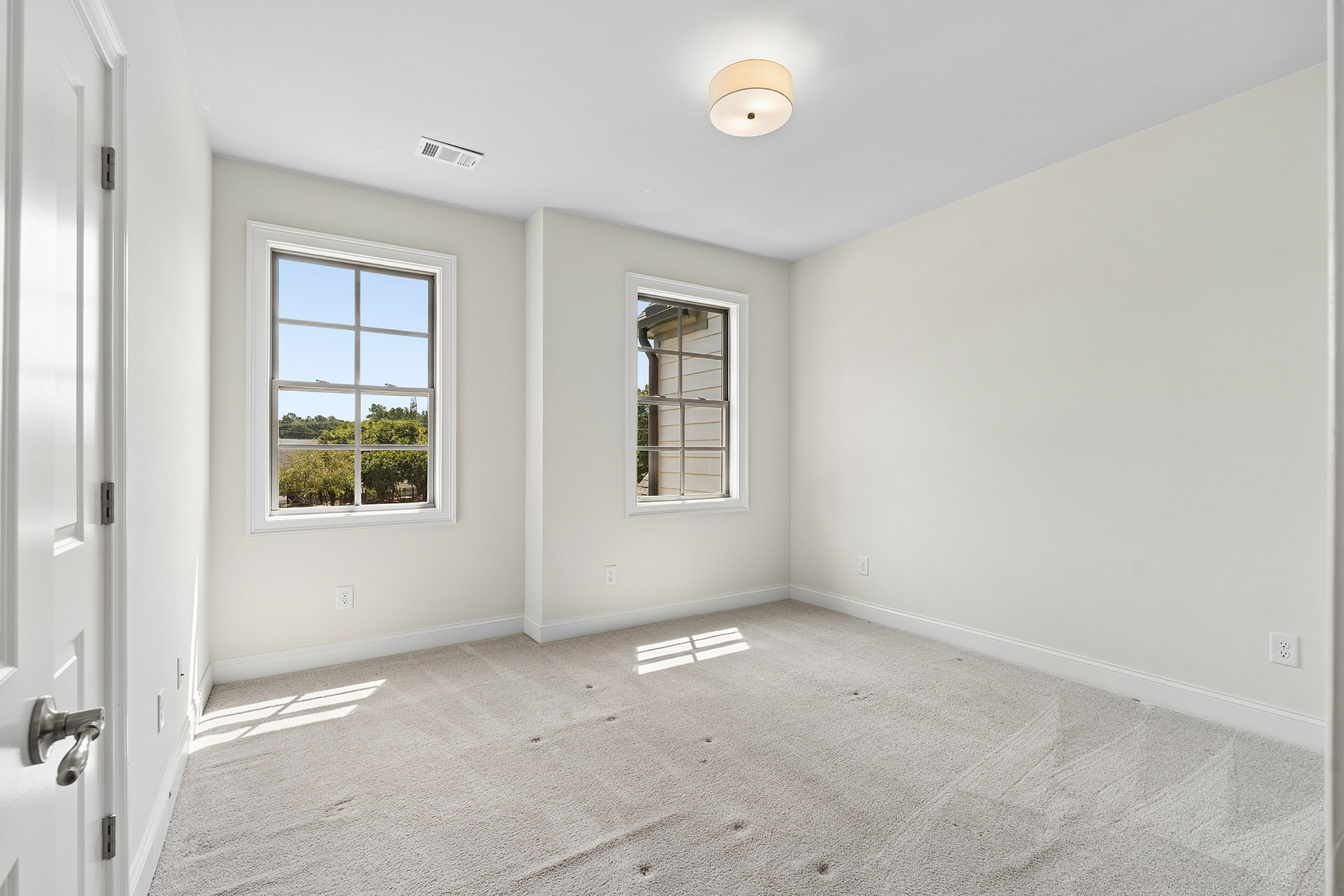  Upgraded Townhome Offers Low Maintenance Living - 物件實景