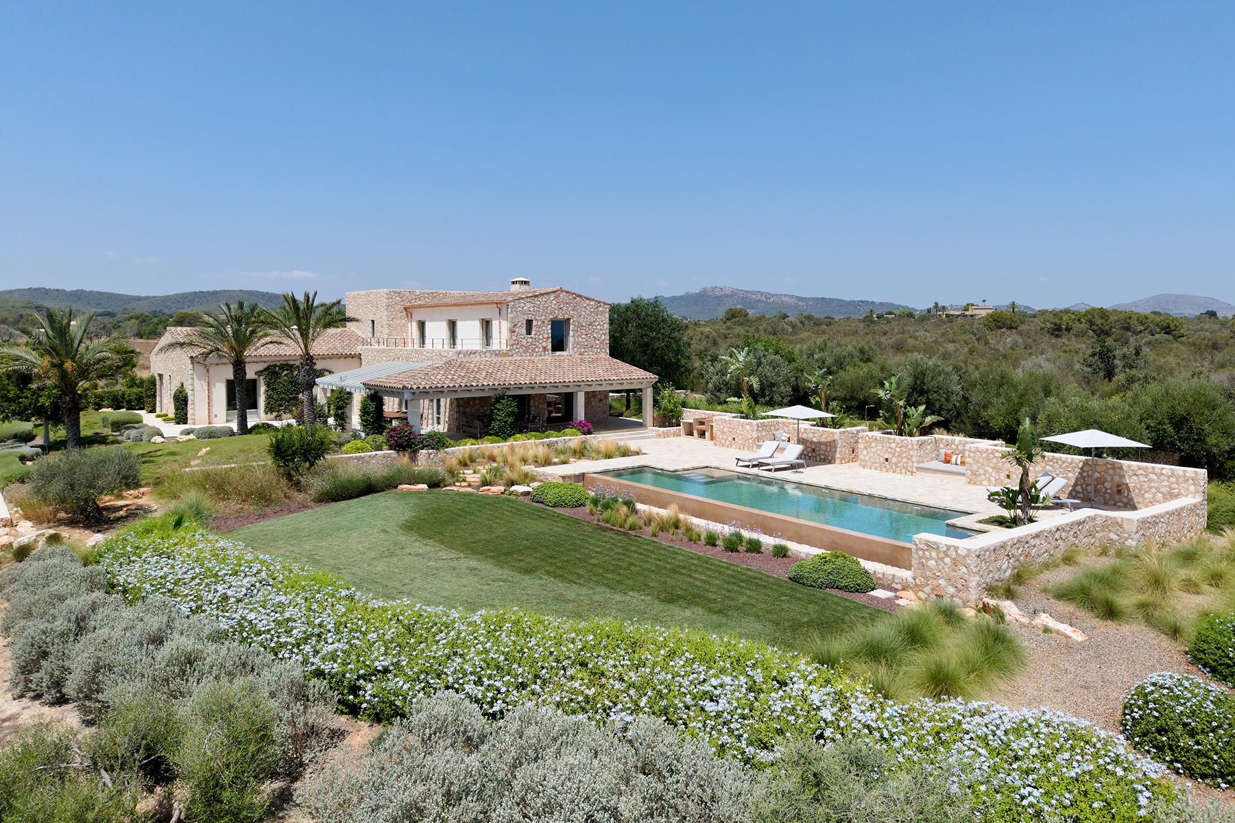  Mallorcan estate with pool and sea views in Portocolom, Mallorca - 物件實景