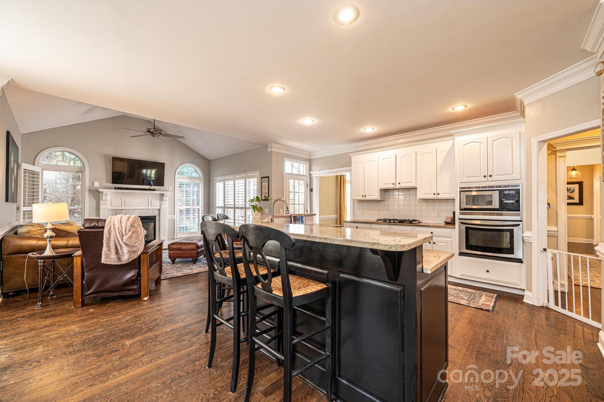 Hickory, North Carolina, 28601, United States, 5 Bedrooms Bedrooms, ,5 BathroomsBathrooms,Residential,For Sale,1758743