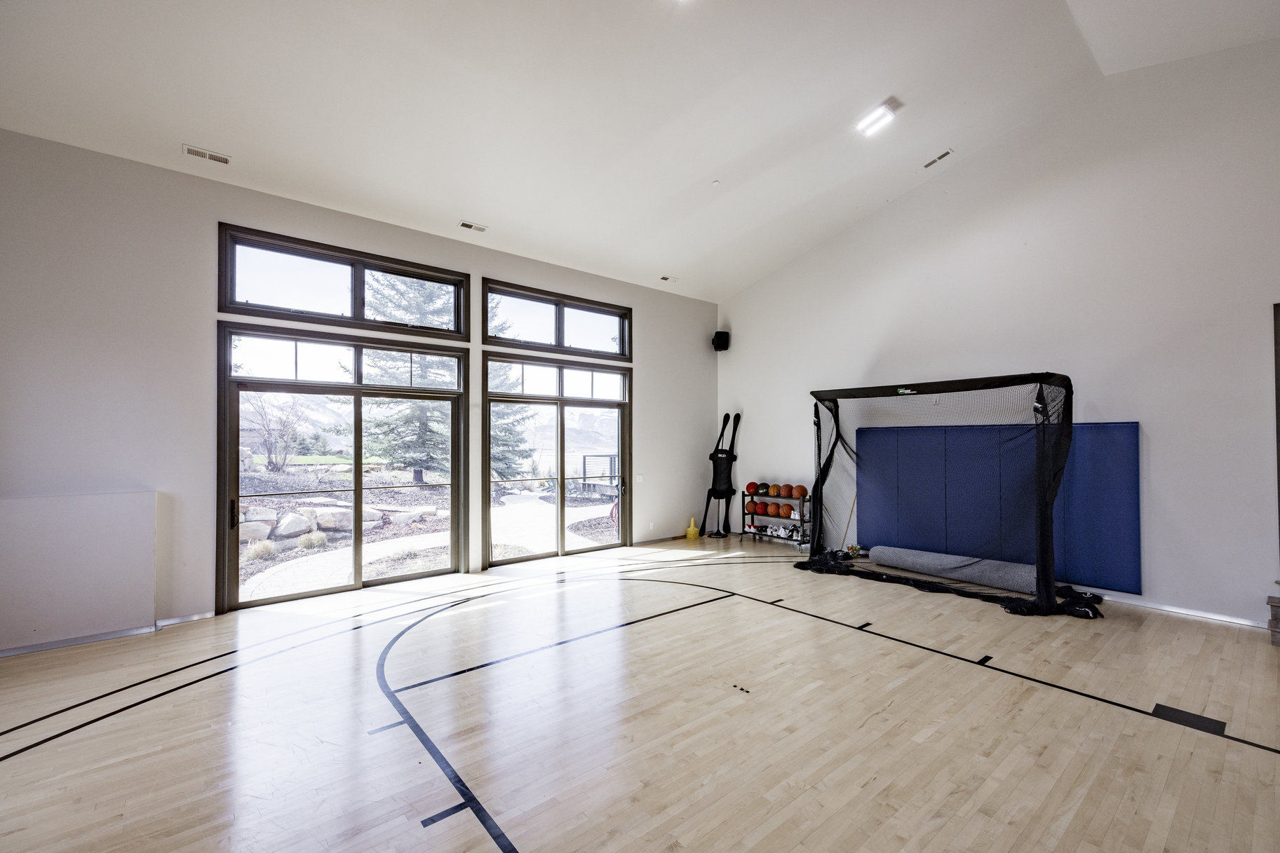  Framed by Panoramic Mountain Views with Access to Round Valley
