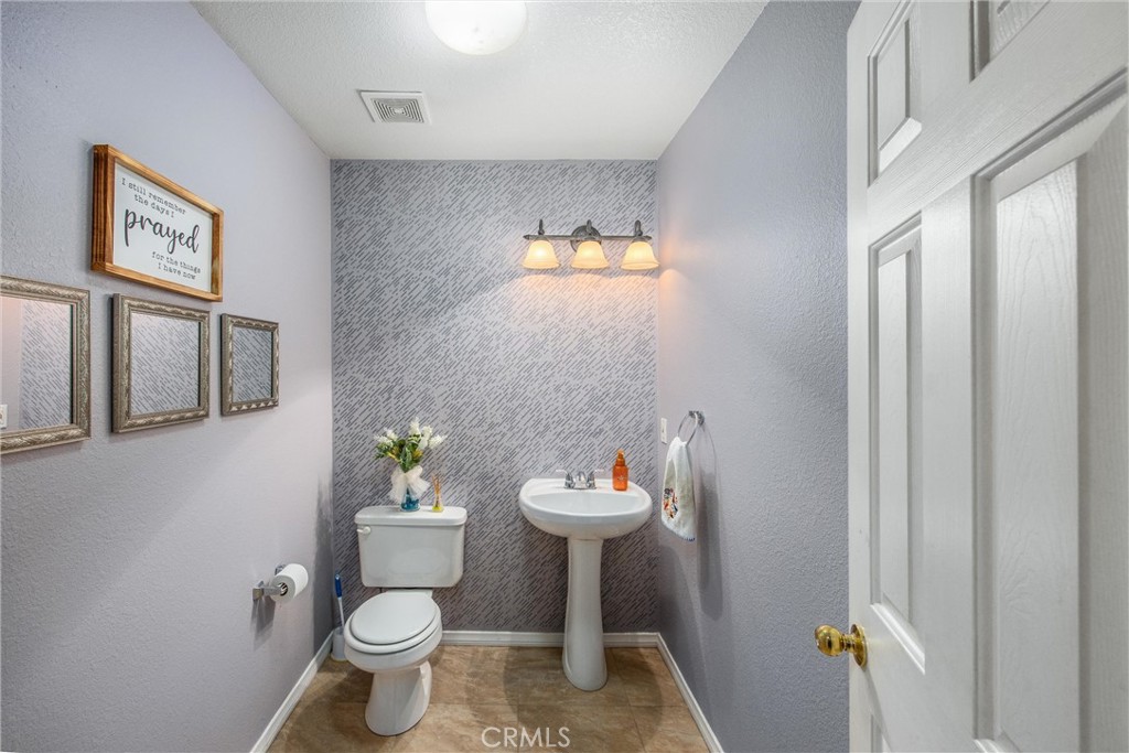 Apple Valley, California, 92307, United States, 5 Bedrooms Bedrooms, ,3 BathroomsBathrooms,Residential,For Sale,2049361