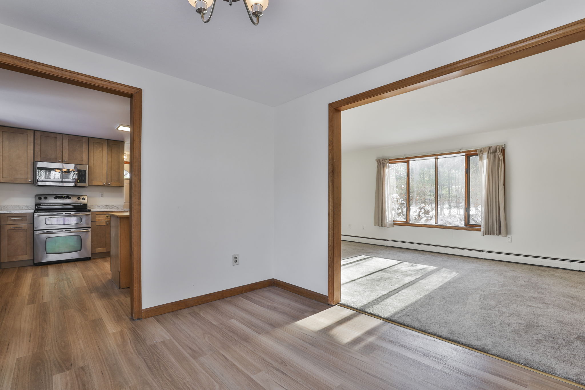 Derry, New Hampshire, 03038, United States, 3 Bedrooms Bedrooms, ,2 BathroomsBathrooms,Residential,For Sale,2006202