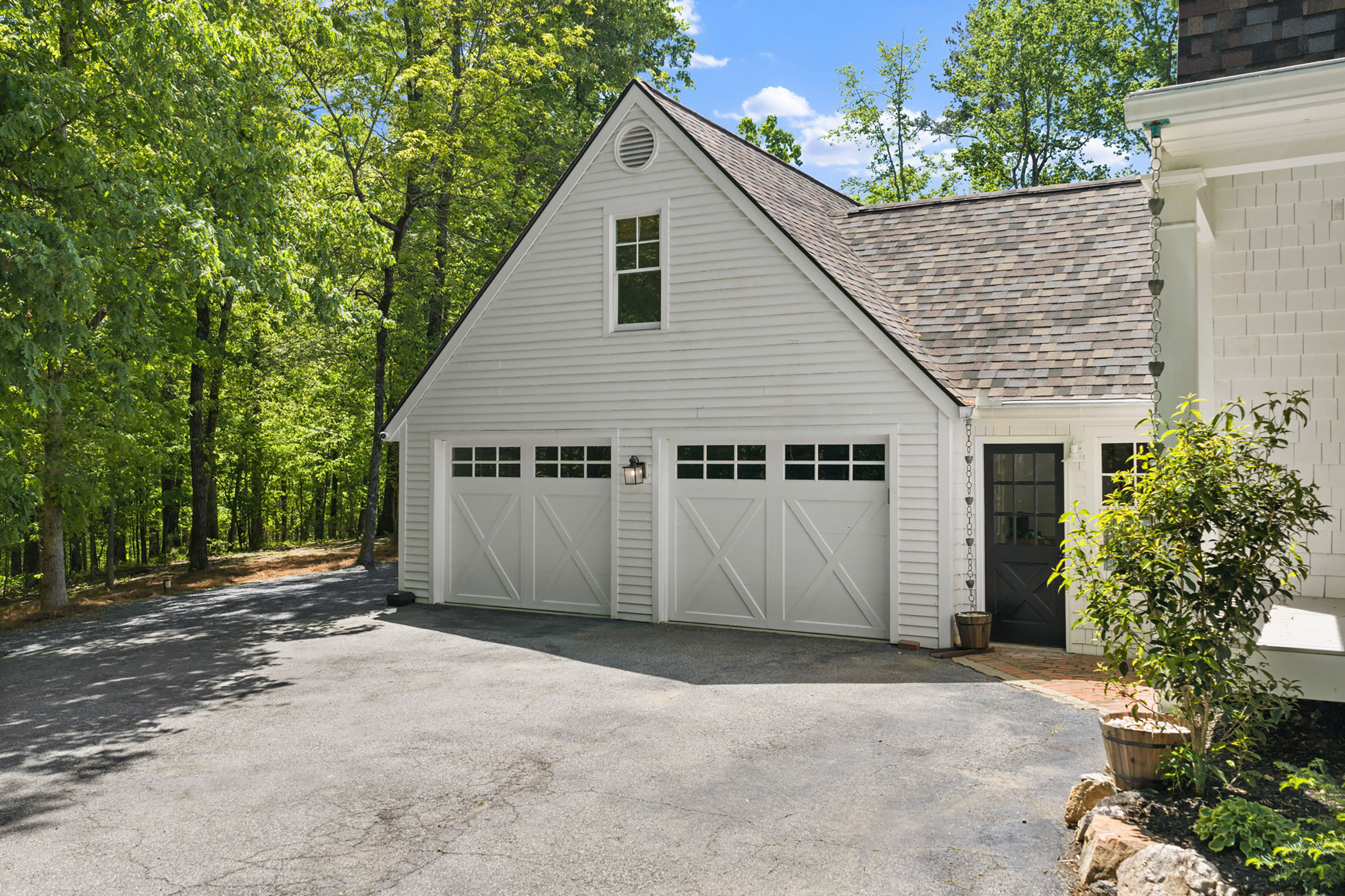  Live Timeless in Coveted Farmhouse on 4+ Private Gated Acres In Roswell - 物件實景