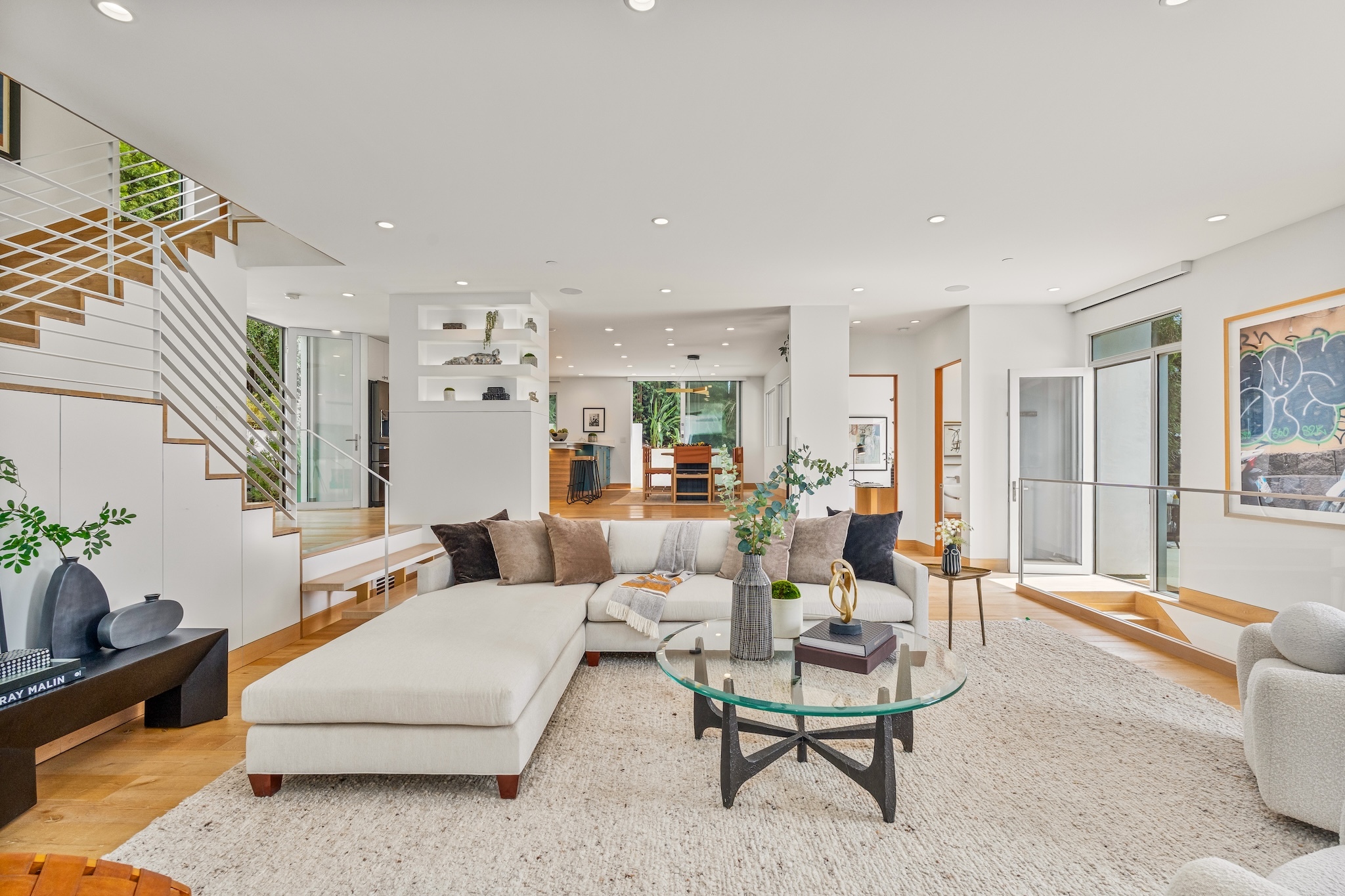  2129 Redcliff St - 物件實景
