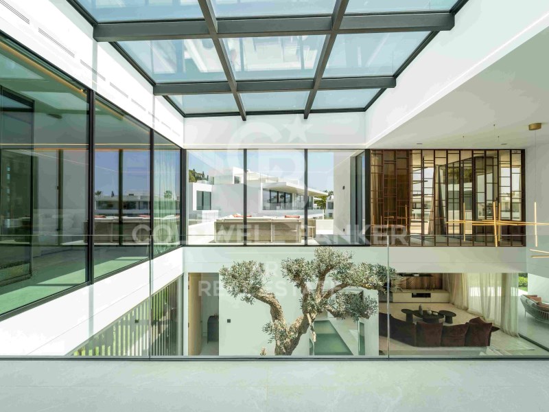 Marbella, Andalusia, ES, 5 Bedrooms Bedrooms, ,5 BathroomsBathrooms,Residential,For Sale,1805166
