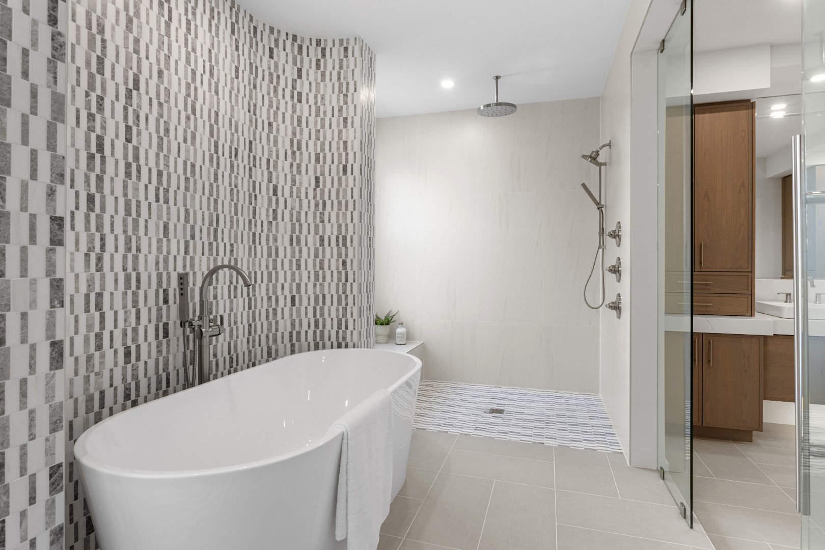 Tampa, Florida, 33629, United States, 5 Bedrooms Bedrooms, ,7 BathroomsBathrooms,Residential,For Sale,1993853