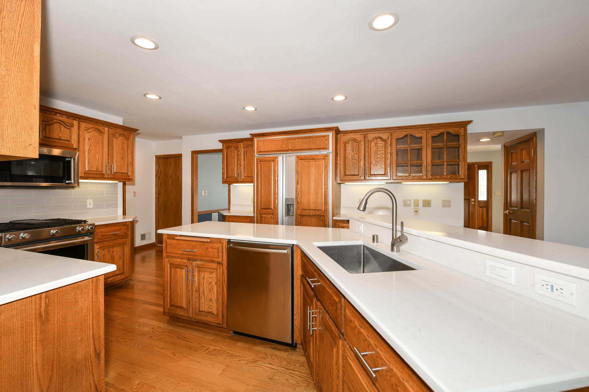 Mount Pleasant, Wisconsin, 53406, United States, 4 Bedrooms Bedrooms, ,3 BathroomsBathrooms,Residential,For Sale,1989473