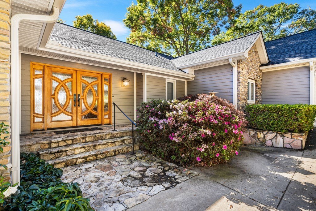 Hiawassee, Georgia, 30546, United States, 3 Bedrooms Bedrooms, ,4 BathroomsBathrooms,Residential,For Sale,1978454