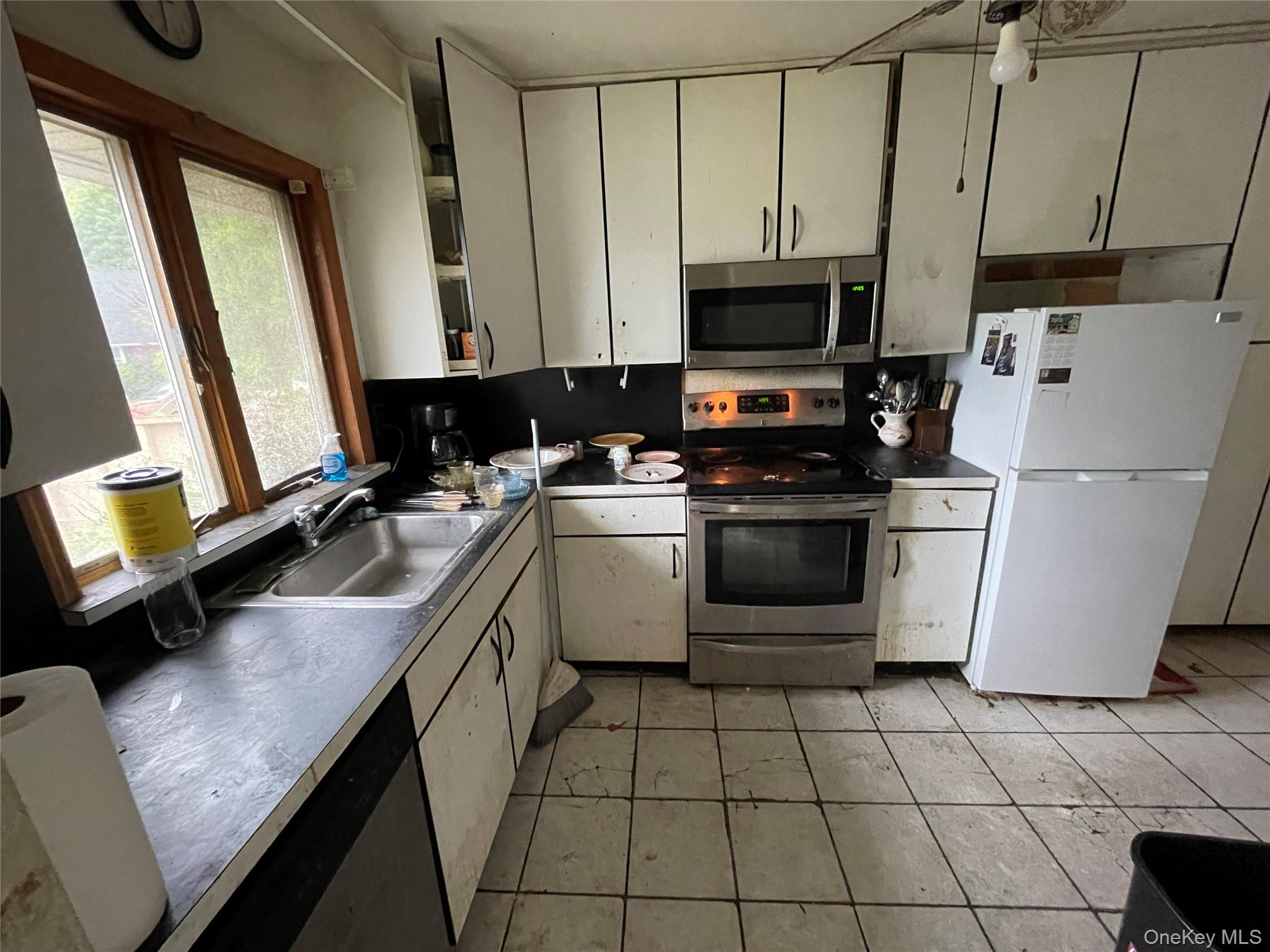 Seaford, New York, 11783, United States, 4 Bedrooms Bedrooms, ,2 BathroomsBathrooms,Residential,For Sale,2048192