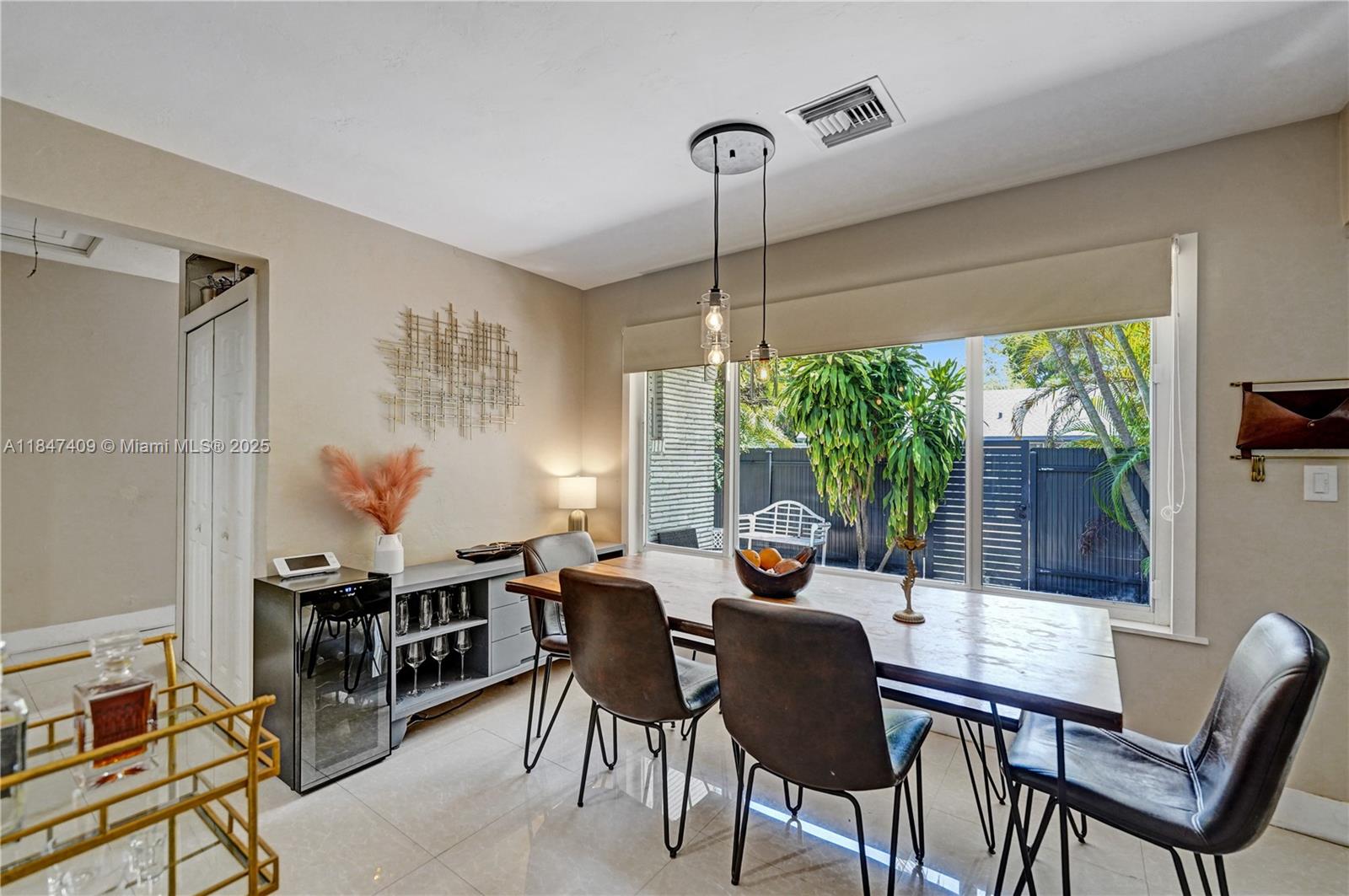 Fort Lauderdale, Florida, 33304, United States, 3 Bedrooms Bedrooms, ,2 BathroomsBathrooms,Residential,For Sale,1901342