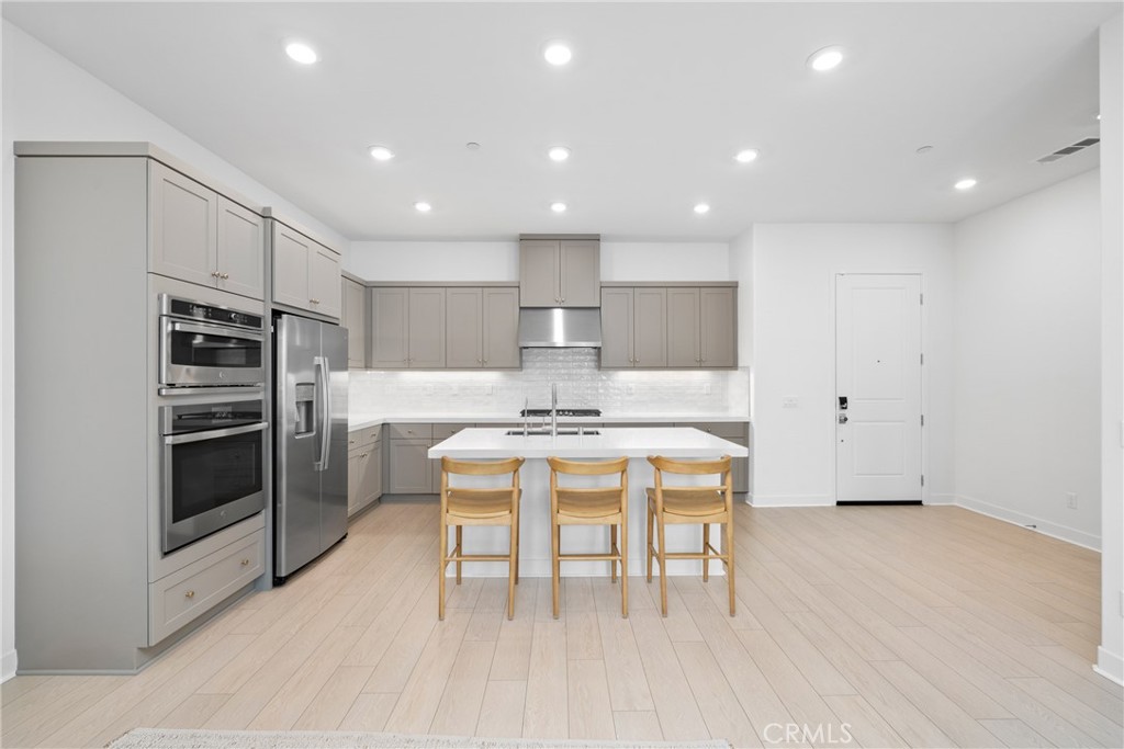 Irvine, California, 92618, United States, 1 Bedroom Bedrooms, ,1 BathroomBathrooms,Residential,For Sale,1707391