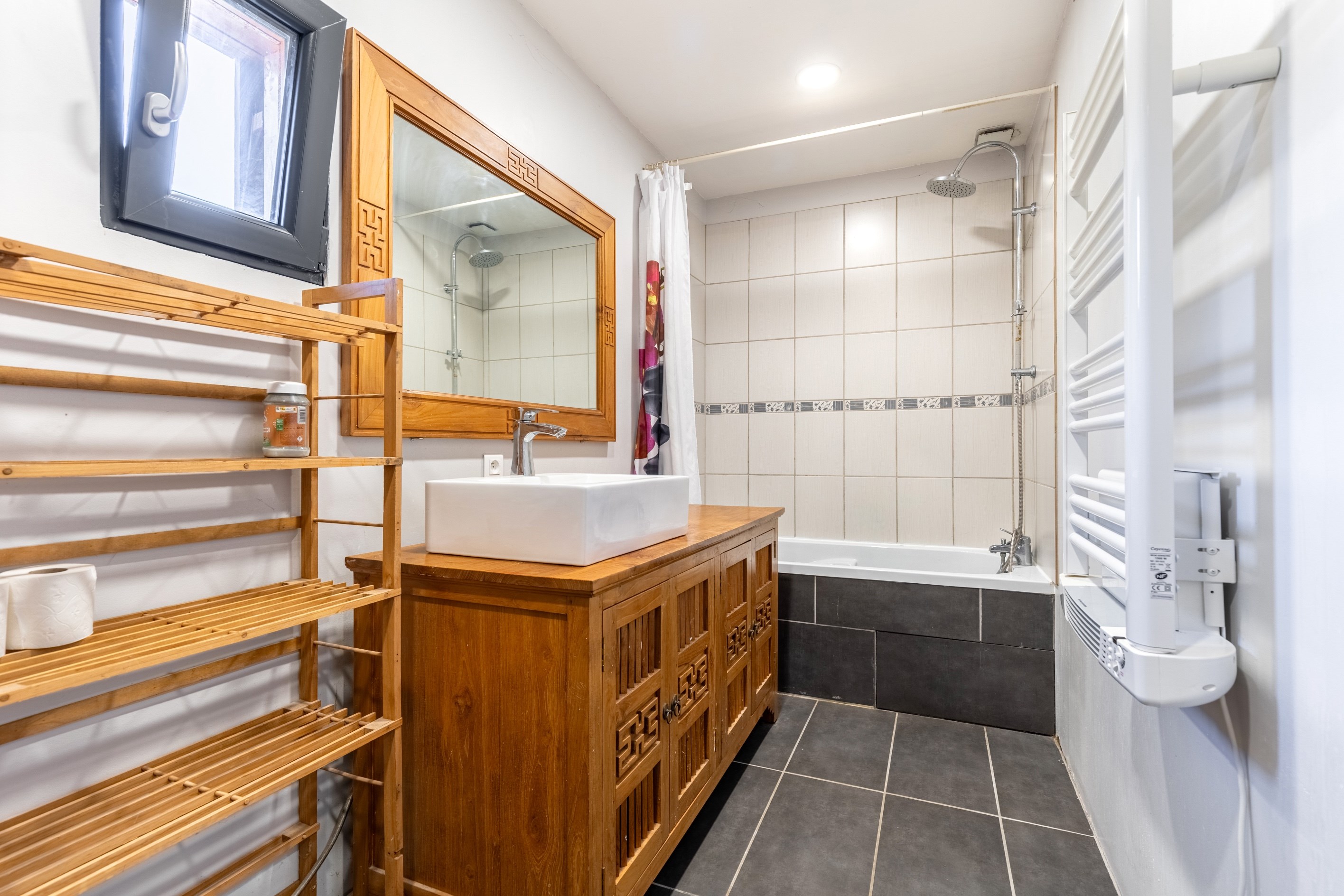  CHARMING WOOD-CLAD VILLA IN A QUIET, IDYLLIC LOCATION IN THE HEART OF A FULLY F… - 物件實景