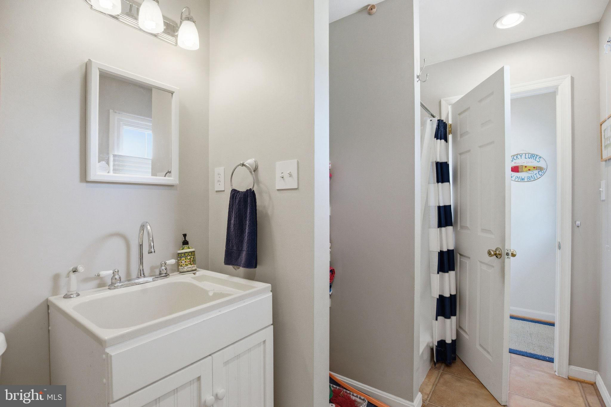Avenue, Maryland, 20609, United States, 5 Bedrooms Bedrooms, ,4 BathroomsBathrooms,Residential,For Sale,2049341
