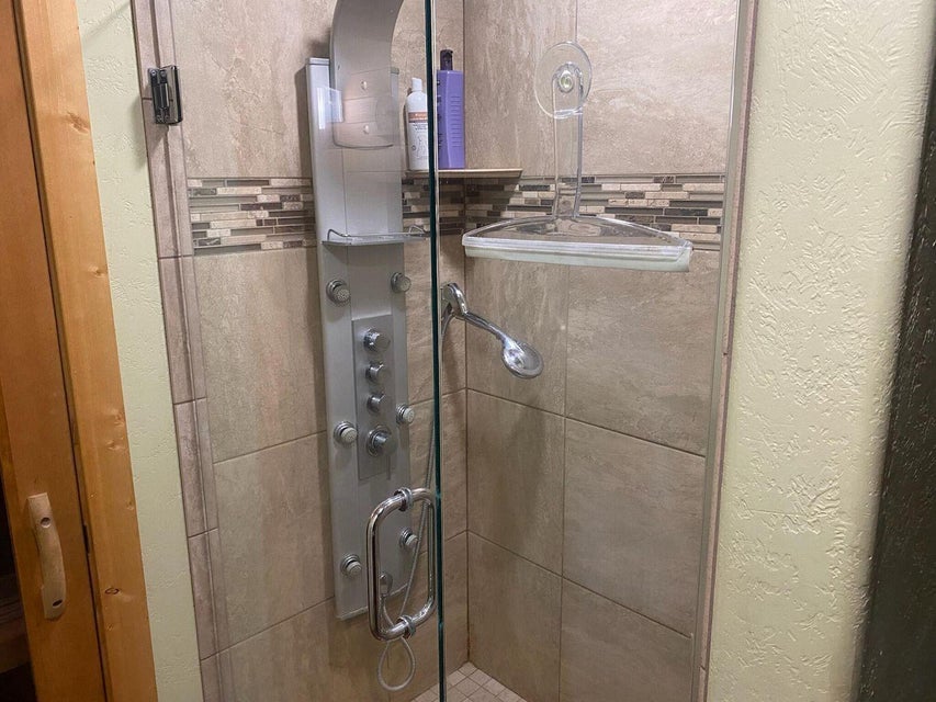 KLAMATH FALLS, Oregon, 97601, United States, 3 Bedrooms Bedrooms, ,3 BathroomsBathrooms,Residential,For Sale,1973852