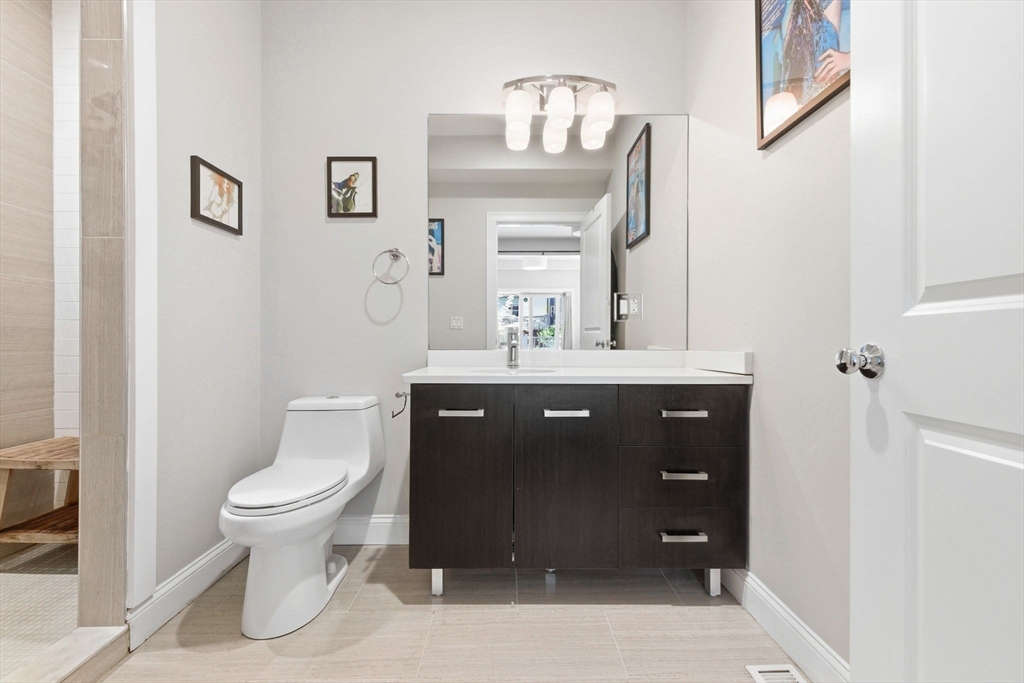 Boston, Massachusetts, 02128, United States, 2 Bedrooms Bedrooms, ,2 BathroomsBathrooms,Residential,For Sale,2048108