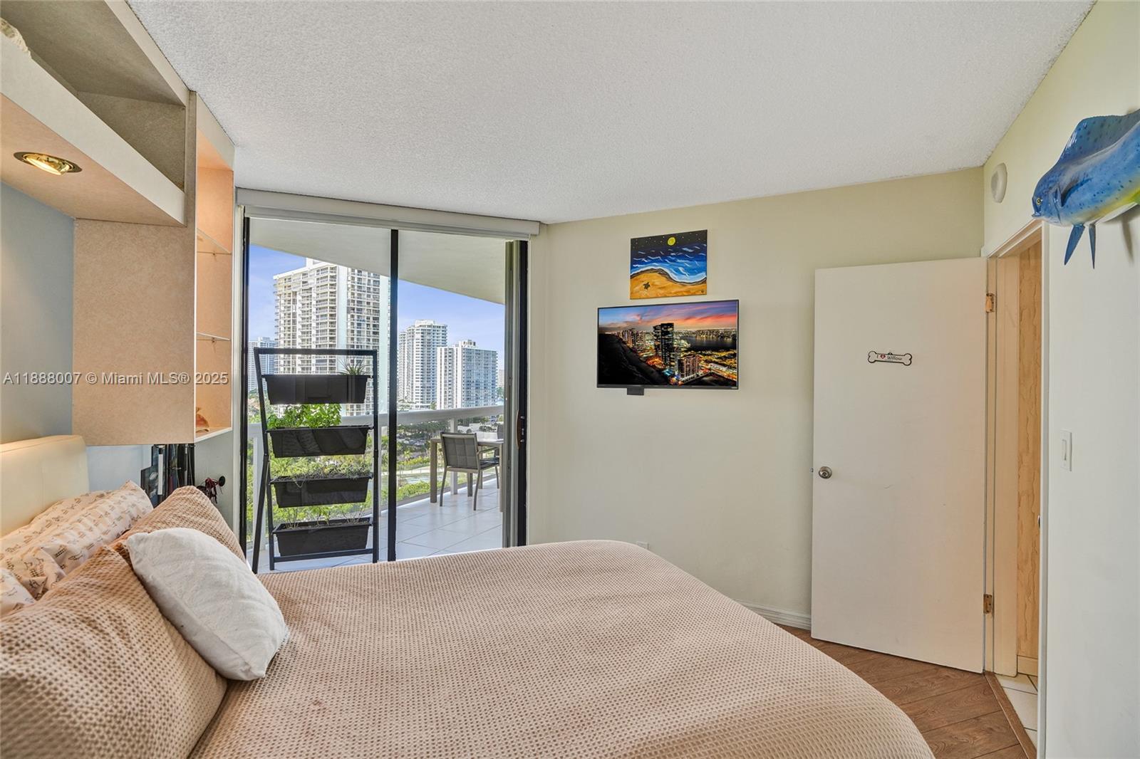 Aventura, Florida, 33180, United States, 2 Bedrooms Bedrooms, ,2 BathroomsBathrooms,Residential,For Sale,1954501