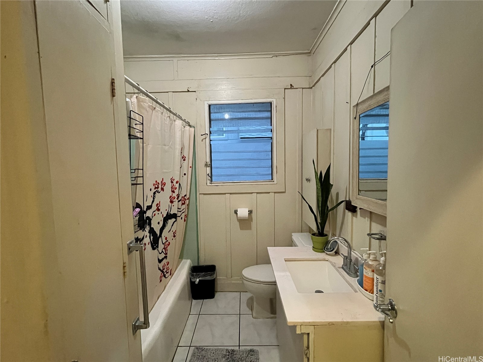 Honolulu, Hawaii, 96819, United States, 3 Bedrooms Bedrooms, ,2 BathroomsBathrooms,Residential,For Sale,1989154