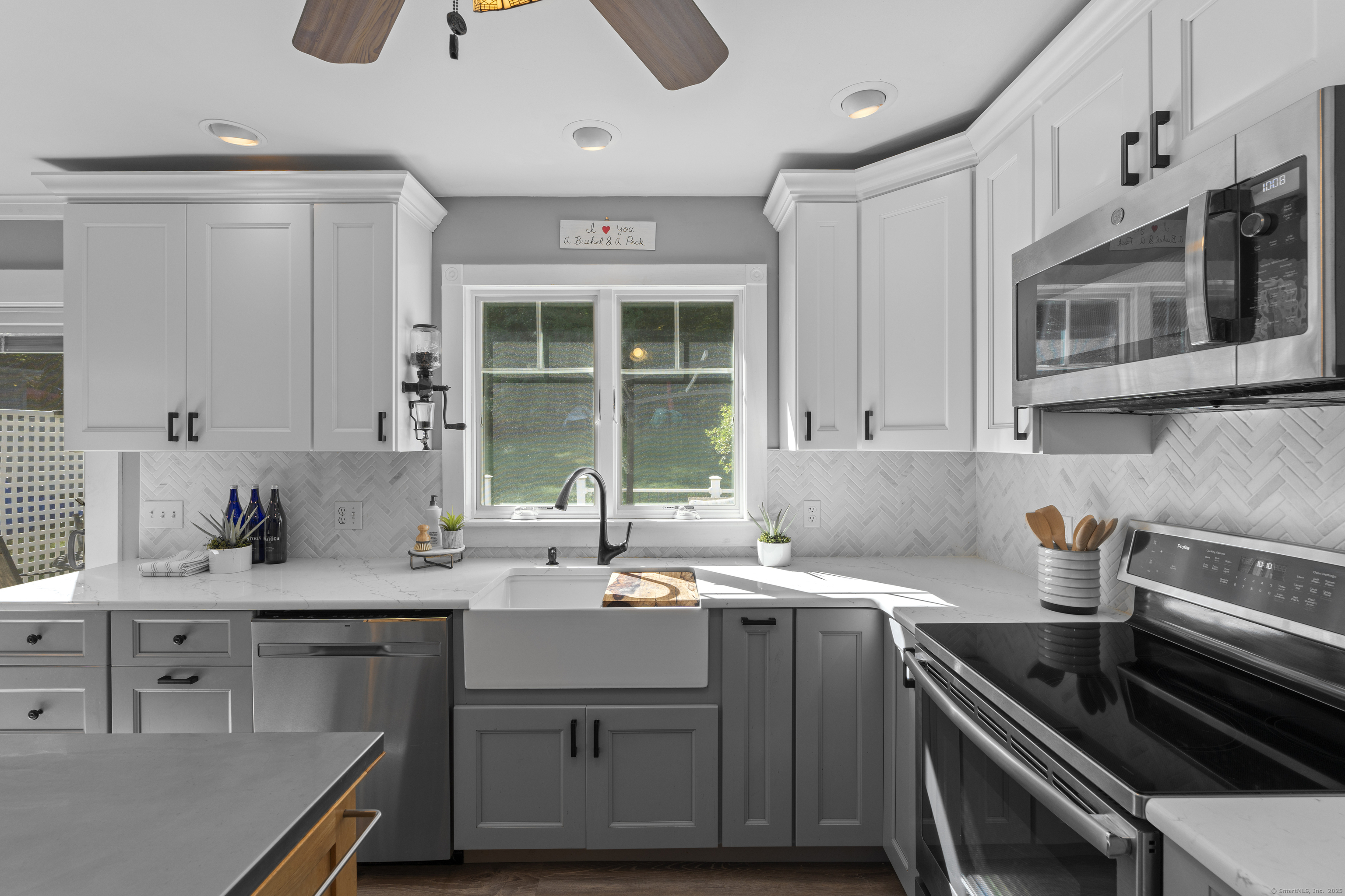 Newtown, Connecticut, 06482, United States, 3 Bedrooms Bedrooms, ,2 BathroomsBathrooms,Residential,For Sale,1962604