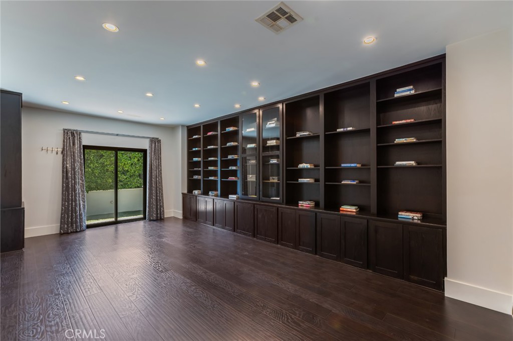 Glendale, California, 91207, United States, 4 Bedrooms Bedrooms, ,5 BathroomsBathrooms,Residential,For Sale,1934698