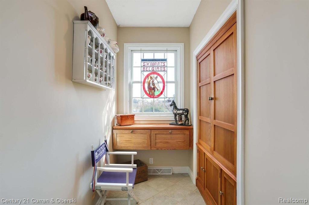 Jackson, Michigan, 49201, United States, 4 Bedrooms Bedrooms, ,3 BathroomsBathrooms,Residential,For Sale,1980498