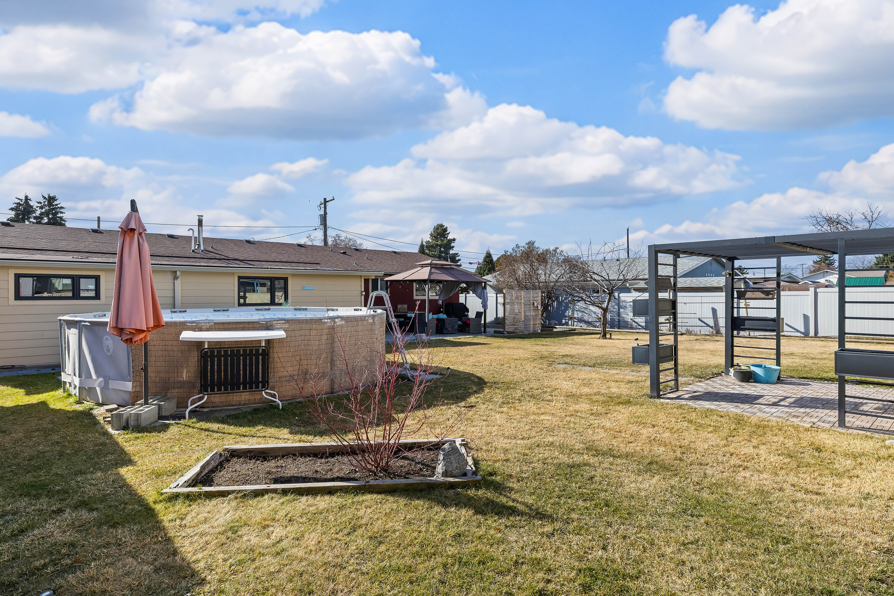  Rancher on a Flat Lot - 物件實景