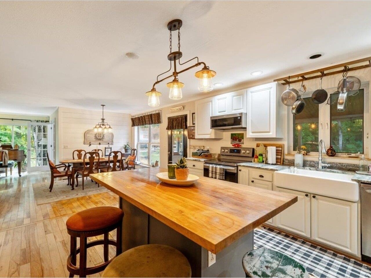 Georgia, Vermont, 05478, United States, 4 Bedrooms Bedrooms, ,2 BathroomsBathrooms,Residential,For Sale,1950830