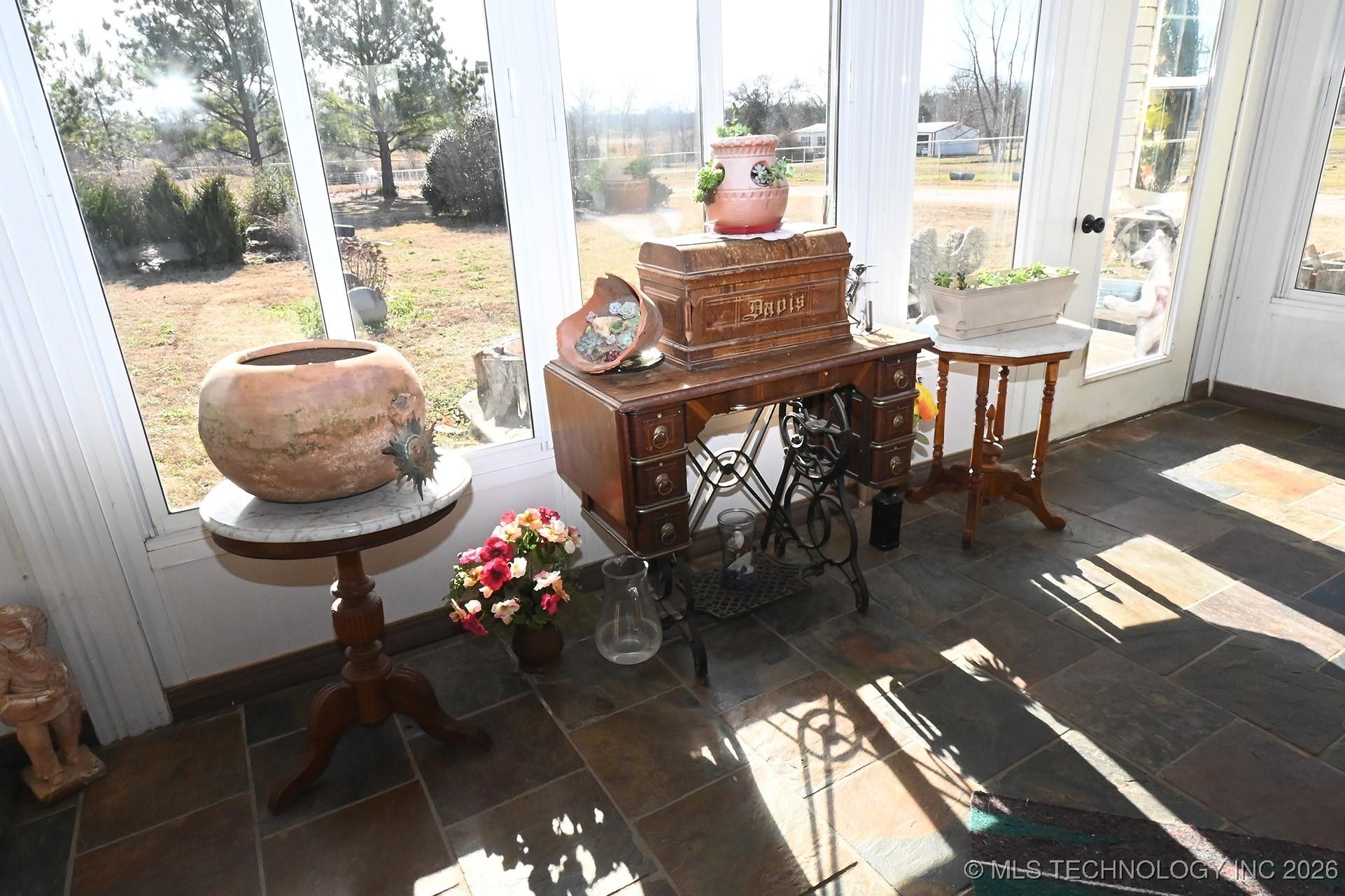 Sallisaw, Oklahoma, 74955, United States, 6 Bedrooms Bedrooms, ,4 BathroomsBathrooms,Residential,For Sale,2009244