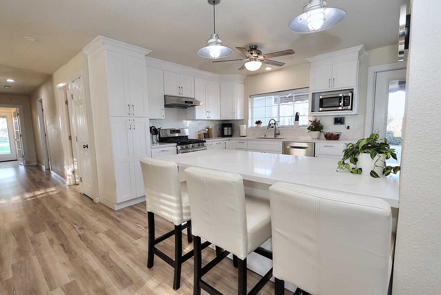 Walnut Grove, California, 95690, United States, 5 Bedrooms Bedrooms, ,3 BathroomsBathrooms,Residential,For Sale,1957042