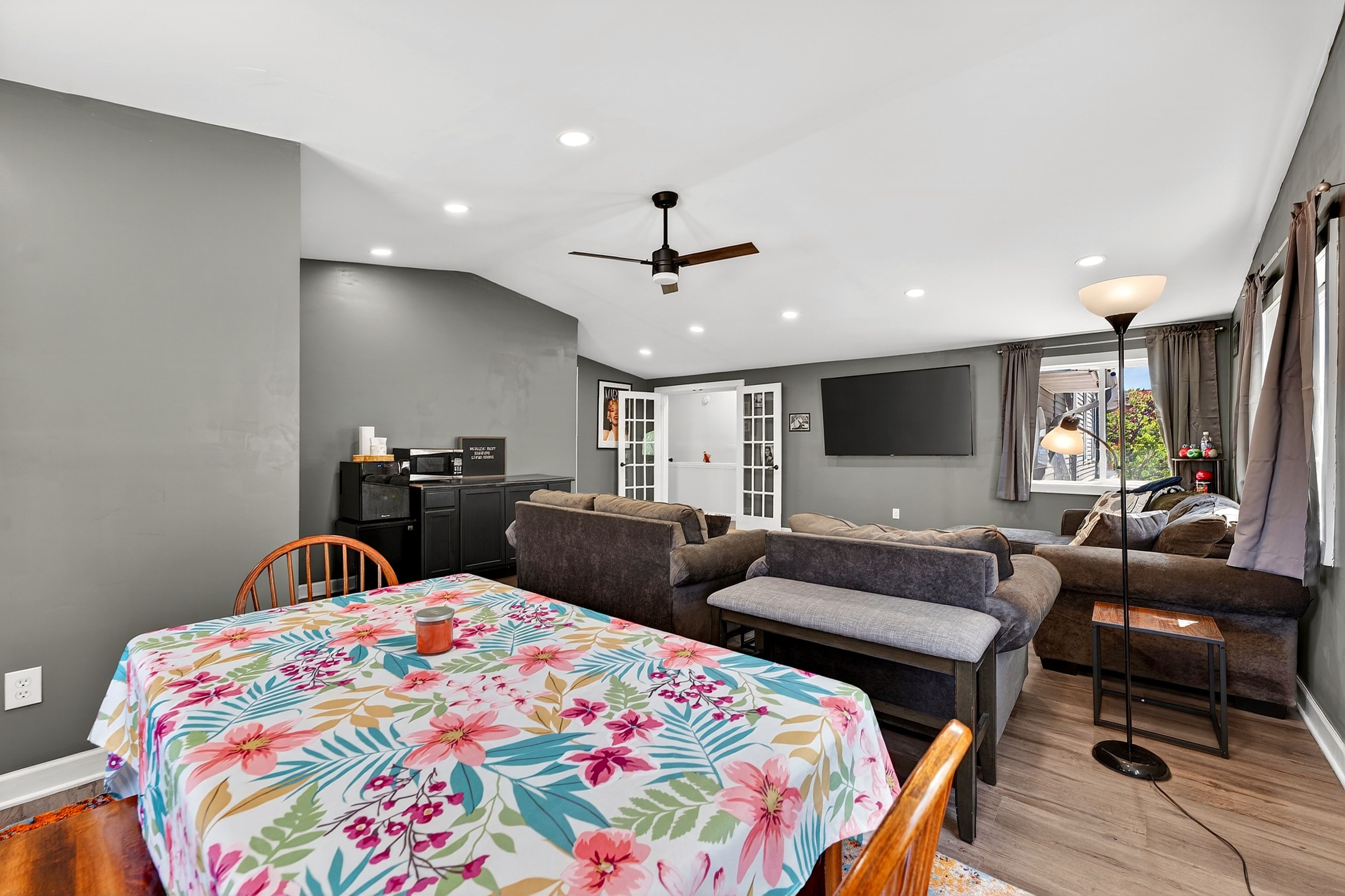  Ultimate Versatility: 7-Bedroom Gem with $40K in Upgrades & Private Guest Wing - 物件實景