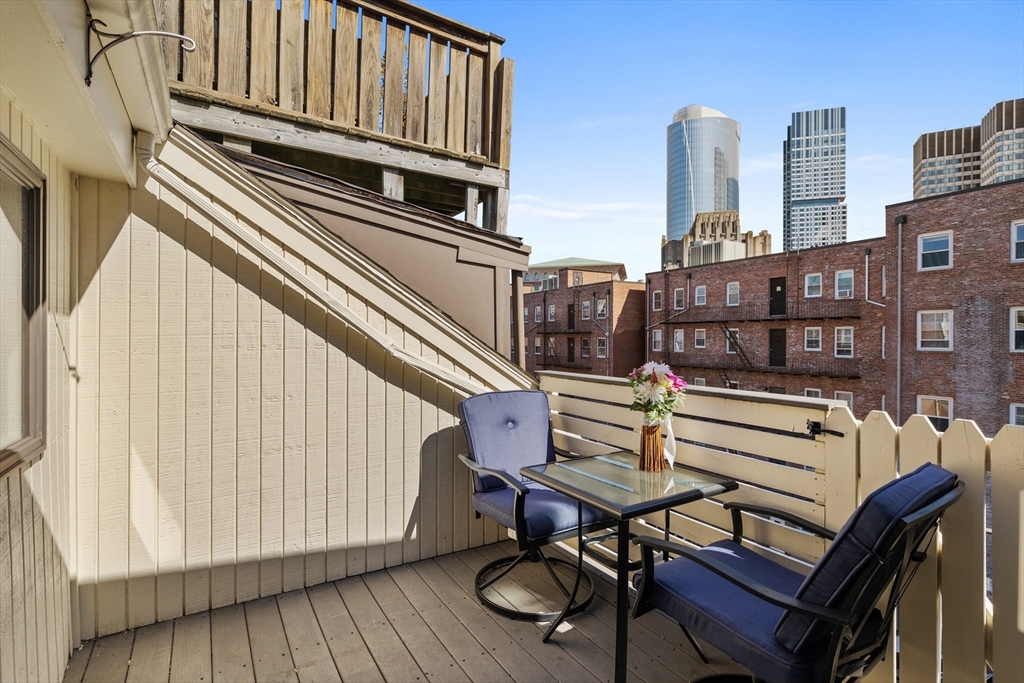 Boston, Massachusetts, 02114, United States, 3 Bedrooms Bedrooms, ,2 BathroomsBathrooms,Residential,For Sale,1981567