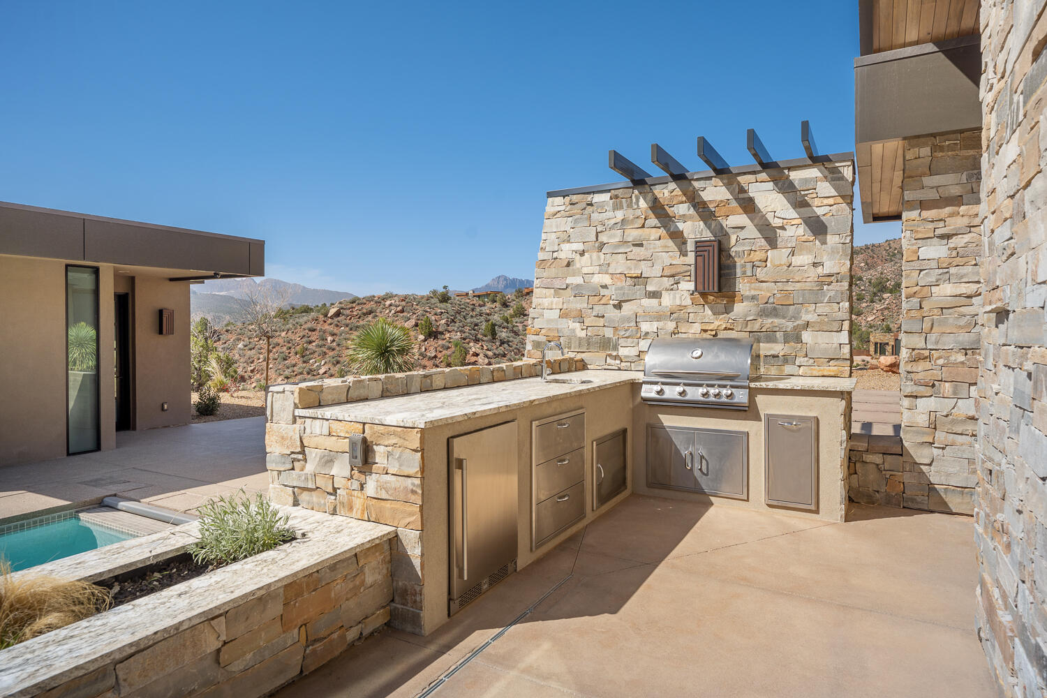 Springdale, Utah, 84767, United States, 4 Bedrooms Bedrooms, ,Residential,For Sale,1991496