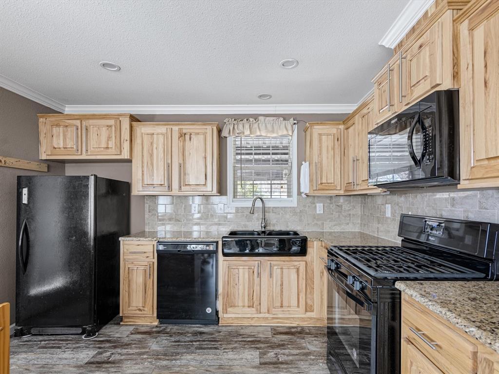 Lake Bridgeport, Texas, 76426, United States, 3 Bedrooms Bedrooms, ,2 BathroomsBathrooms,Residential,For Sale,1983036