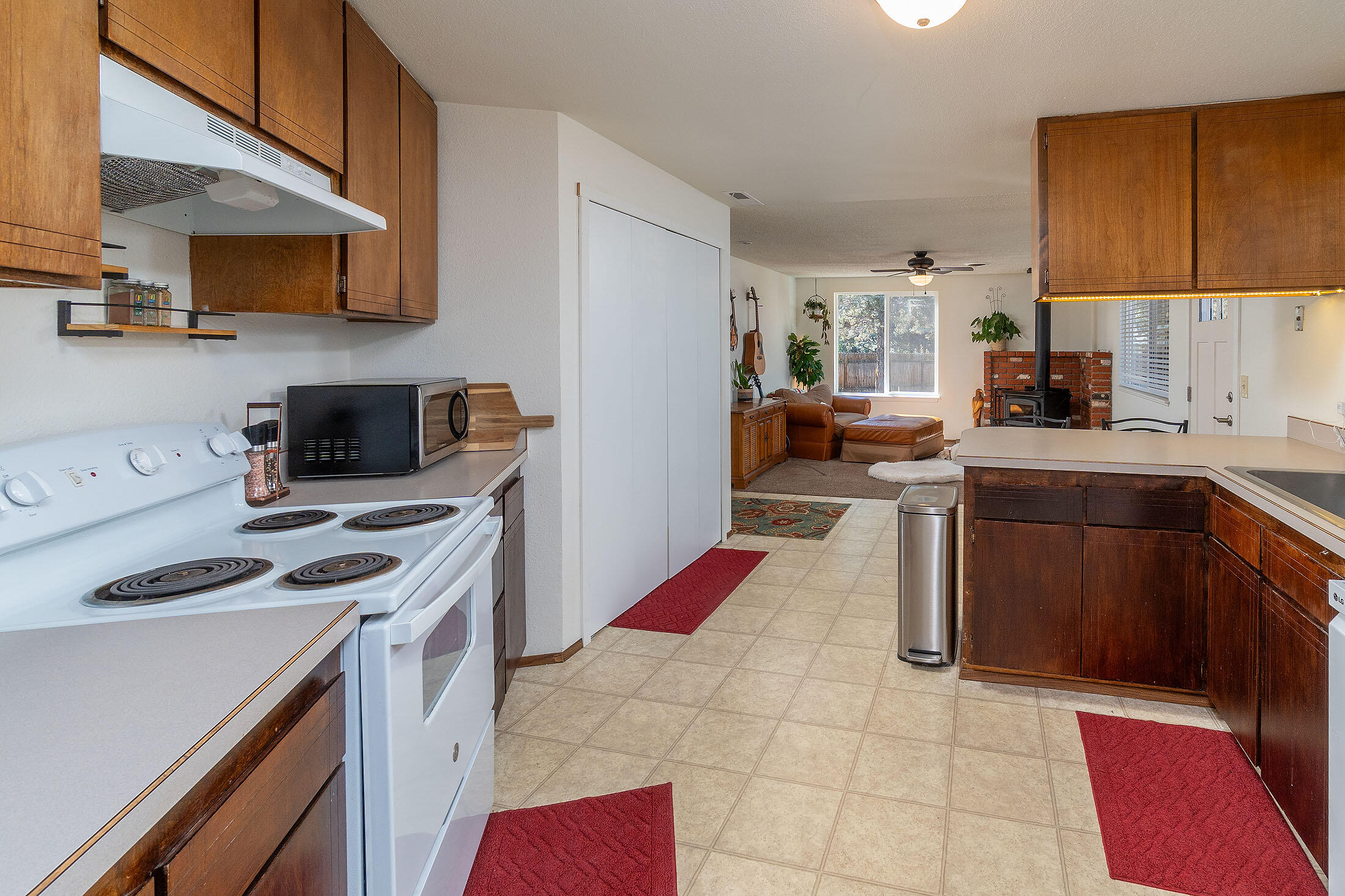 Bend, Oregon, 97701, United States, 3 Bedrooms Bedrooms, ,2 BathroomsBathrooms,Residential,For Sale,1913585
