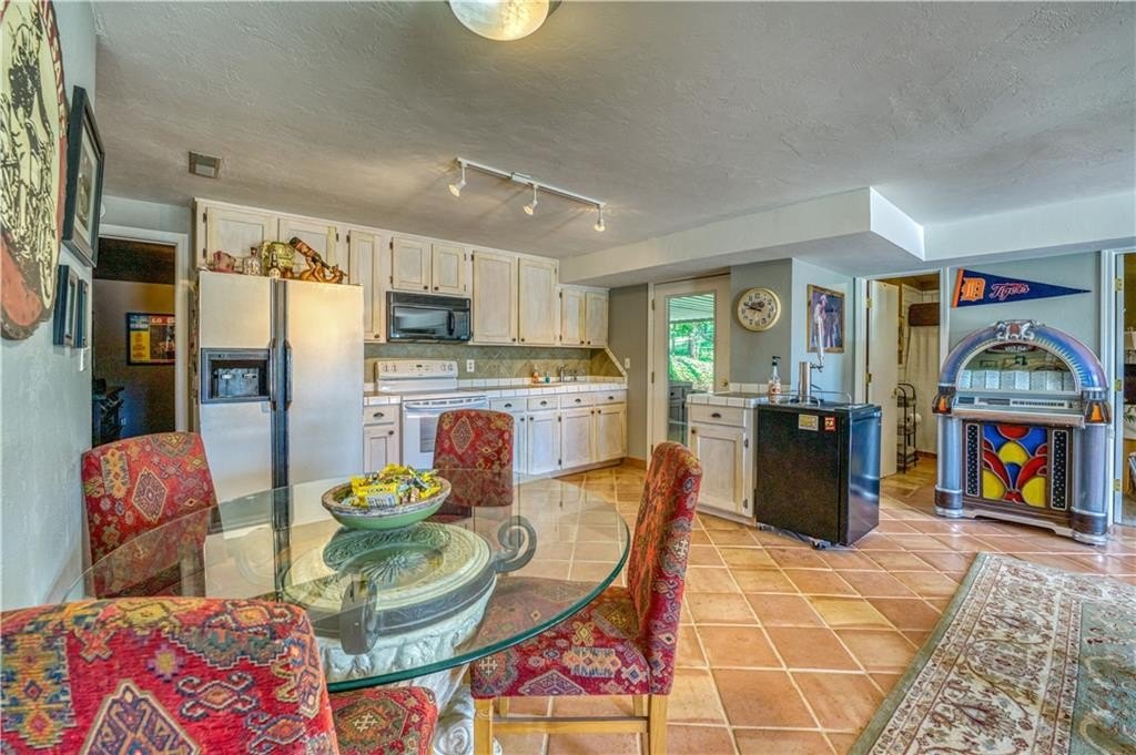 Harrison, Arkansas, 72601, United States, 4 Bedrooms Bedrooms, ,4 BathroomsBathrooms,Residential,For Sale,1763451