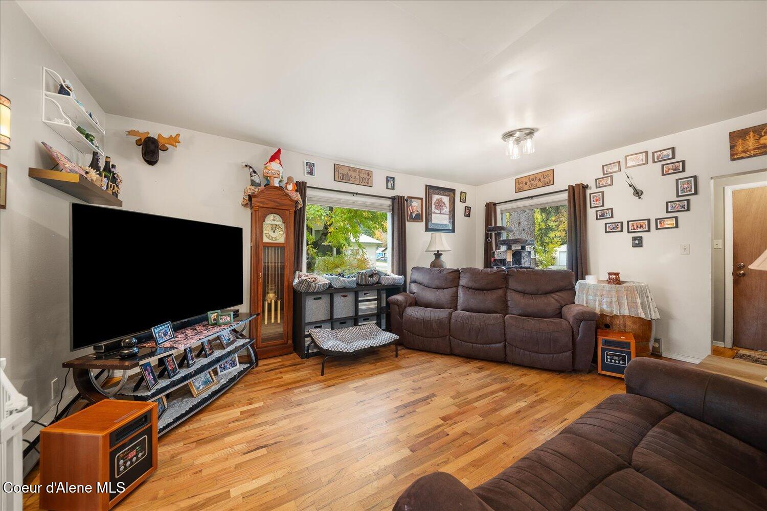 Metaline Falls, Washington, 99153, United States, 5 Bedrooms Bedrooms, ,3 BathroomsBathrooms,Residential,For Sale,1980097