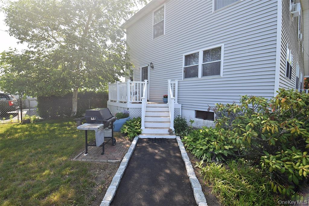 Lindenhurst, New York, 11757, United States, 5 Bedrooms Bedrooms, ,3 BathroomsBathrooms,Residential,For Sale,2049056